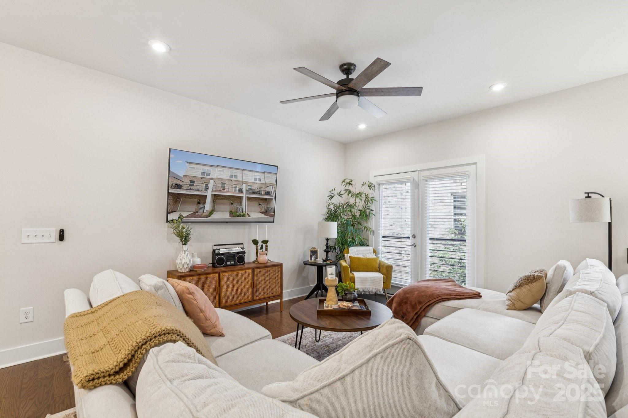 12106 Brooklyn Avenue Property Photo 10