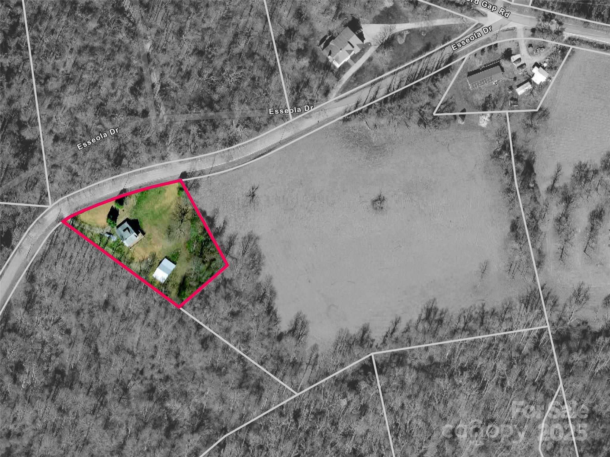 560 Esseola Street Property Photo 4