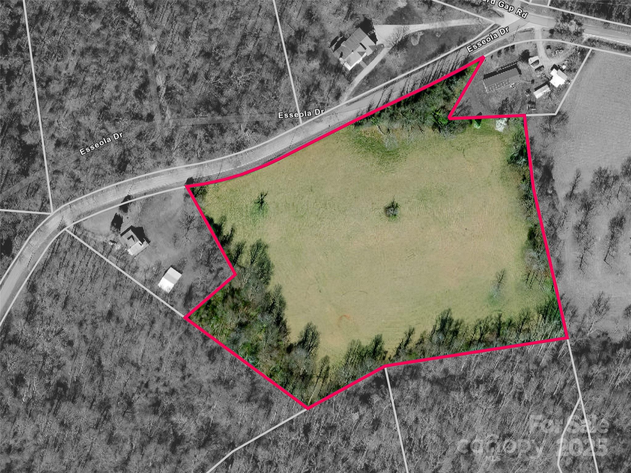 560 Esseola Street Property Photo 5