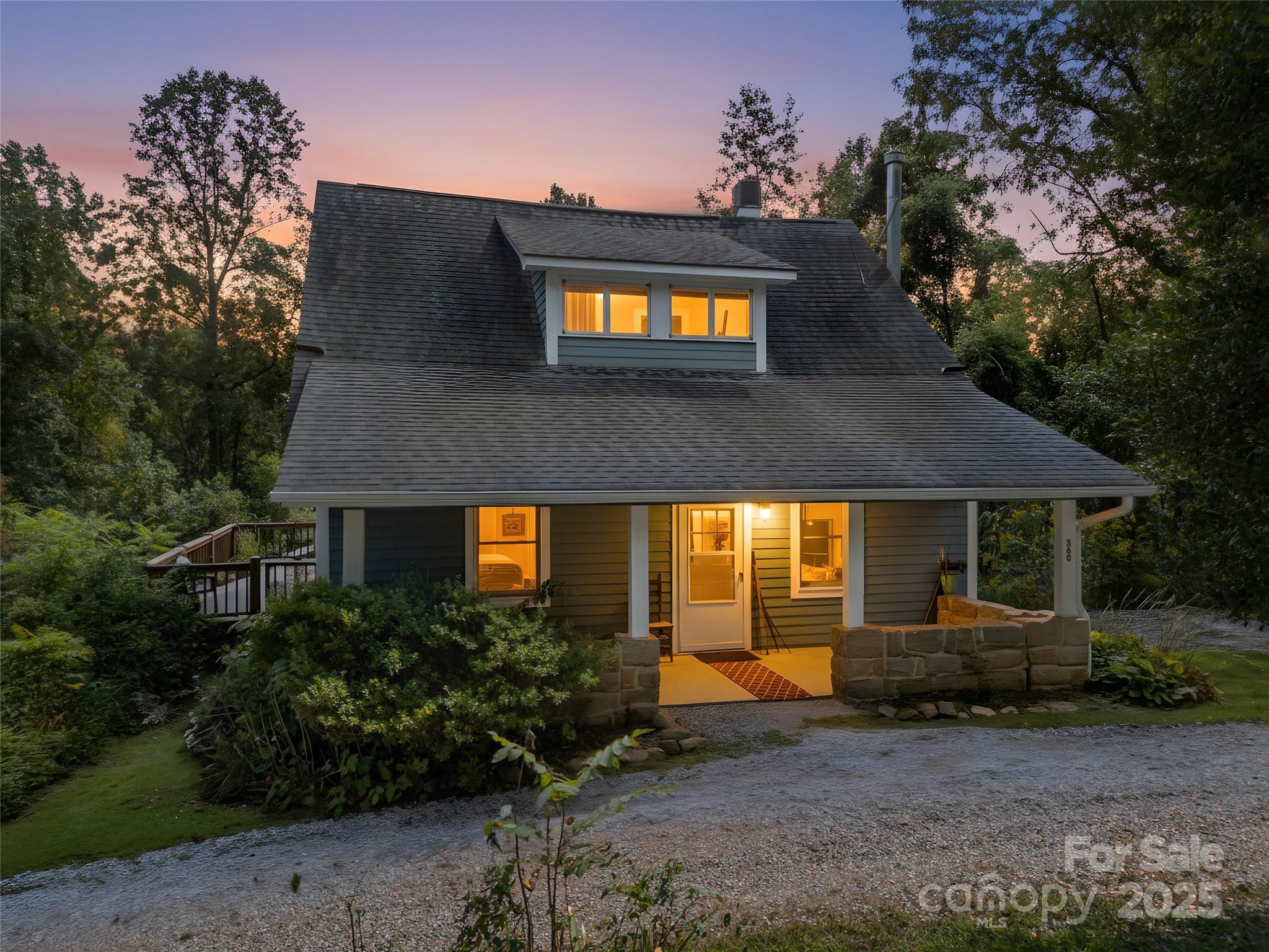 560 Esseola Street Property Photo 6