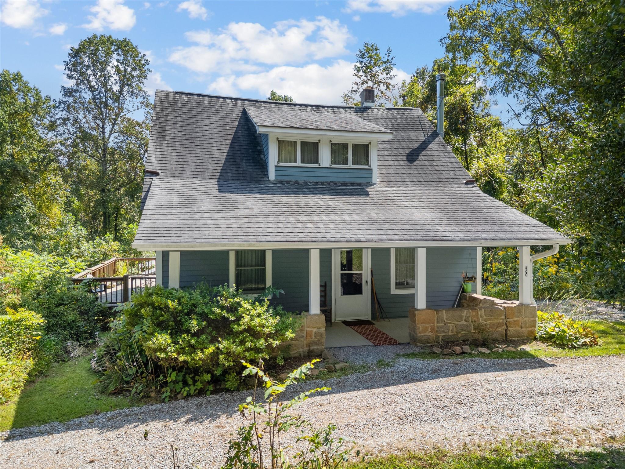 560 Esseola Street Property Photo 7