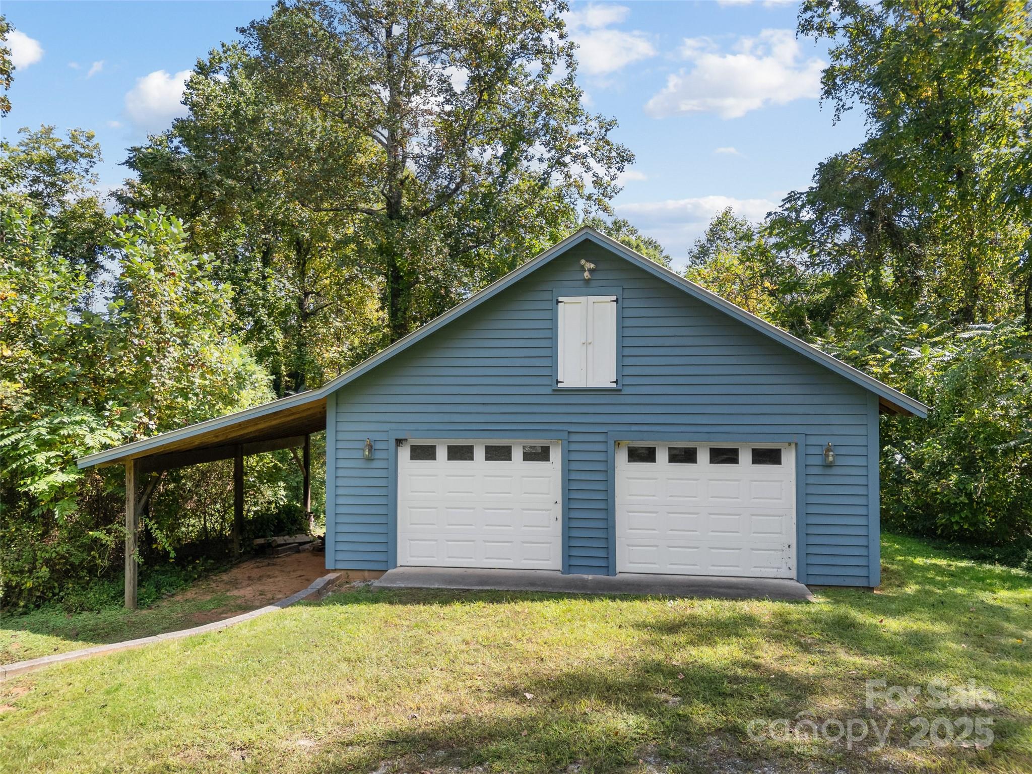 560 Esseola Street Property Photo 10