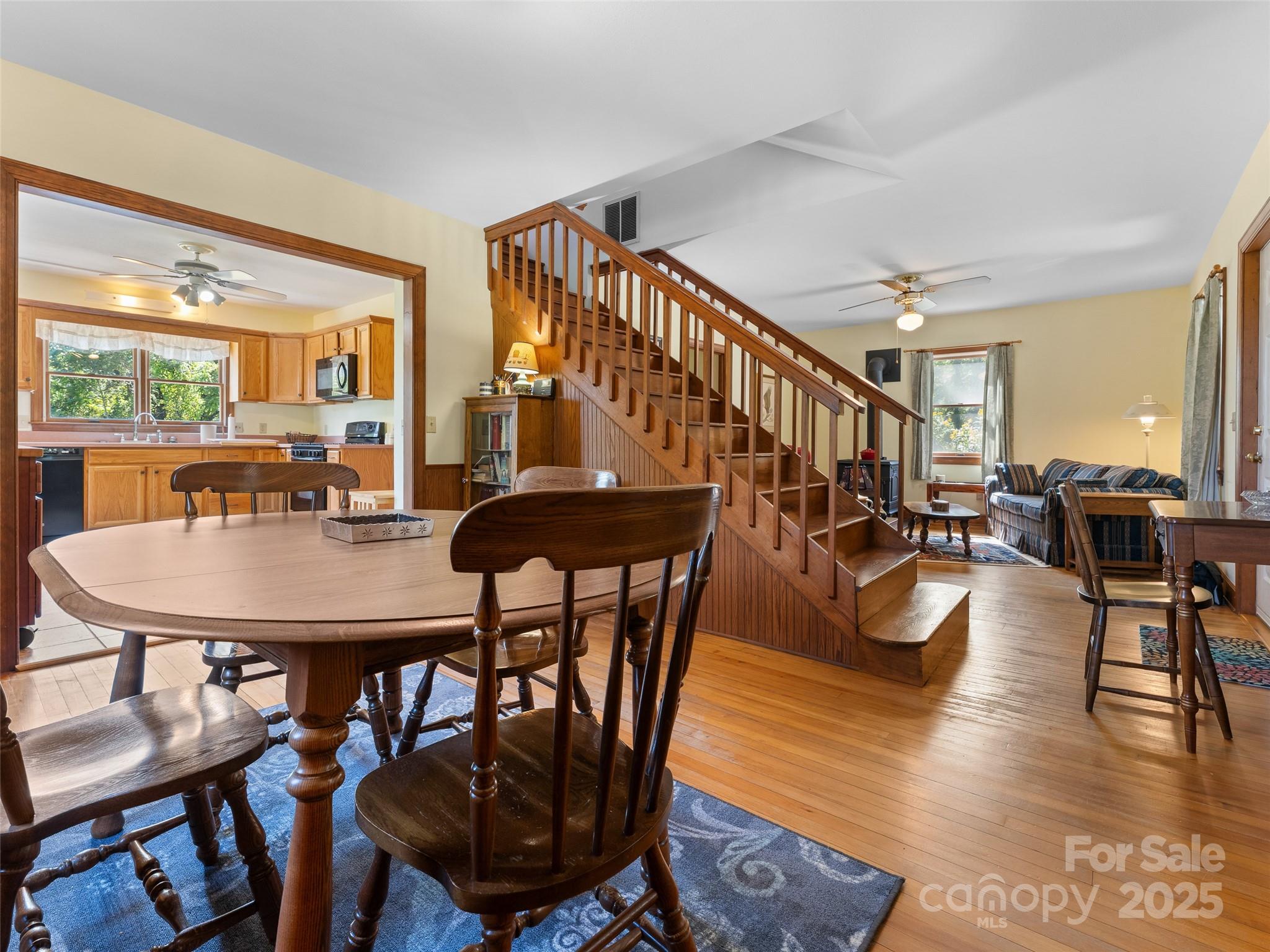 560 Esseola Street Property Photo 17