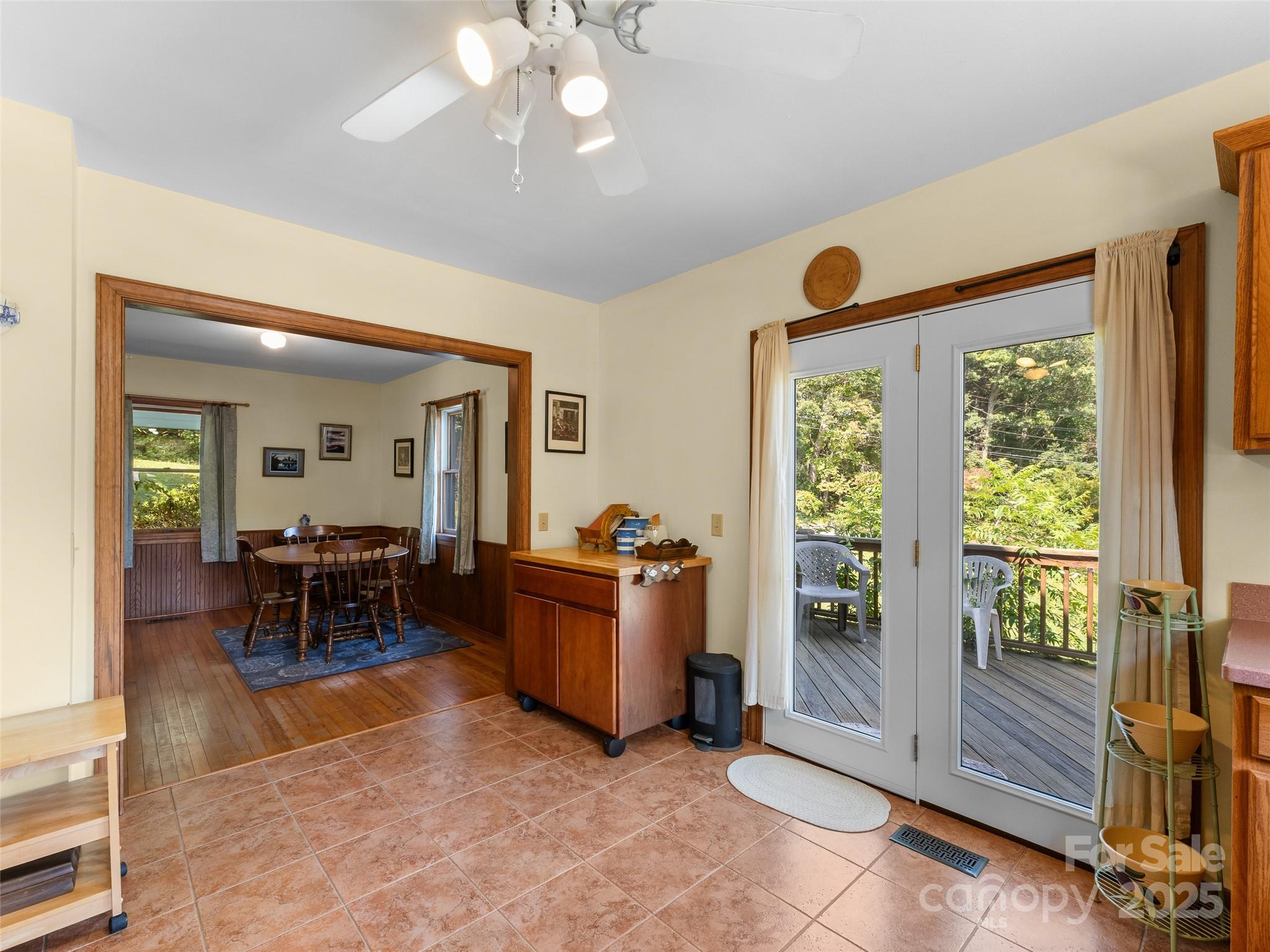 560 Esseola Street Property Photo 22