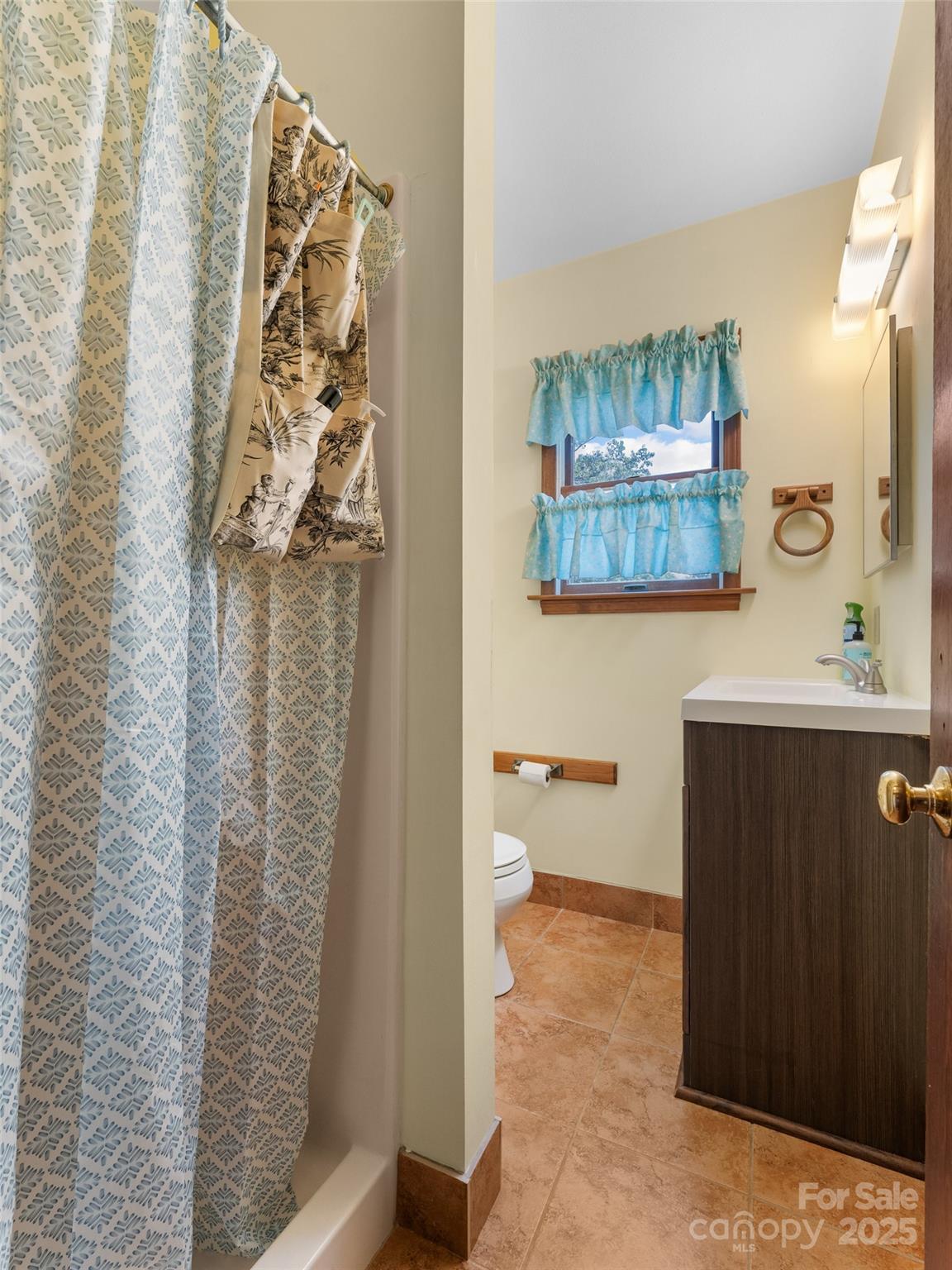 560 Esseola Street Property Photo 24