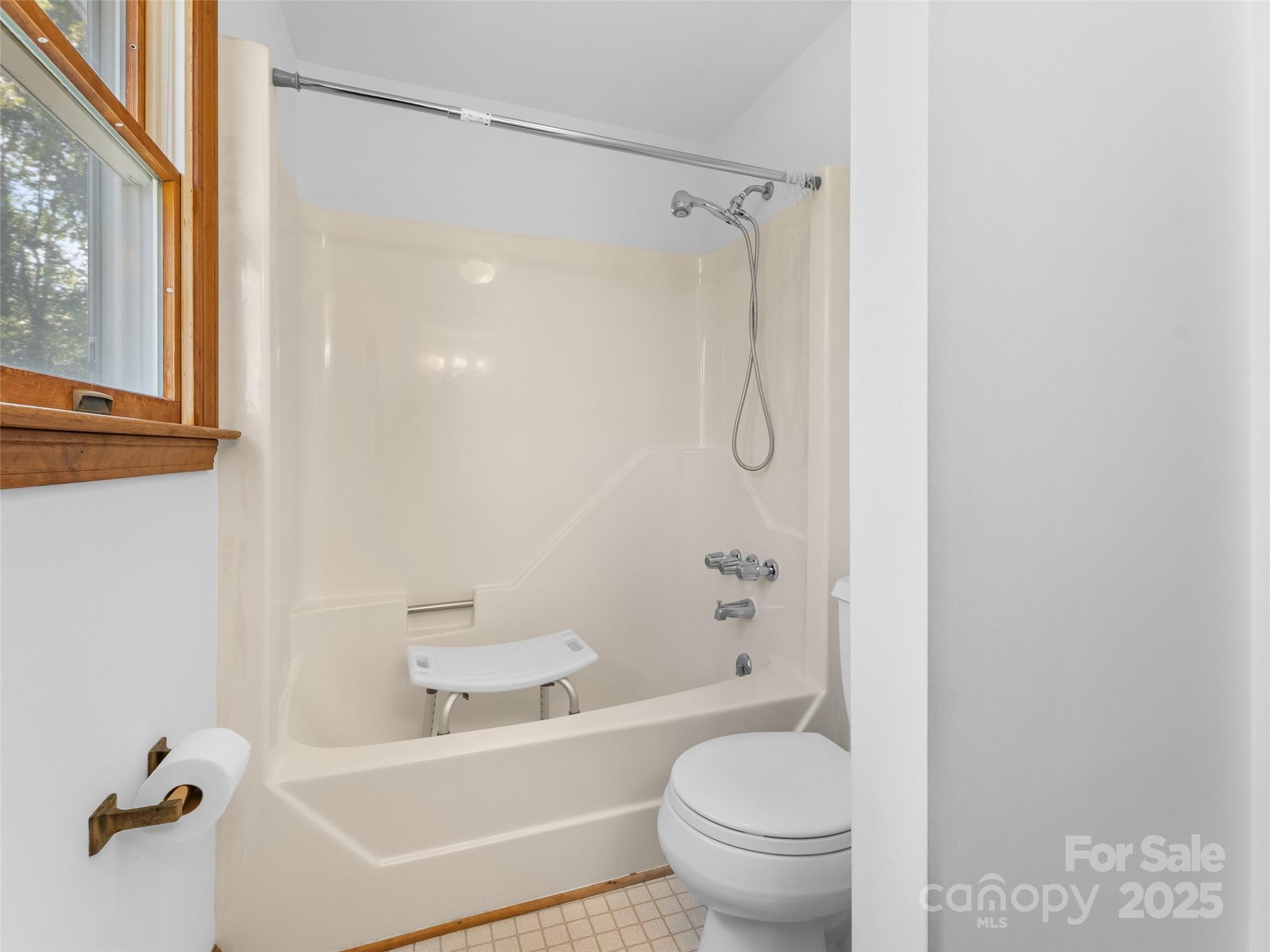 560 Esseola Street Property Photo 32