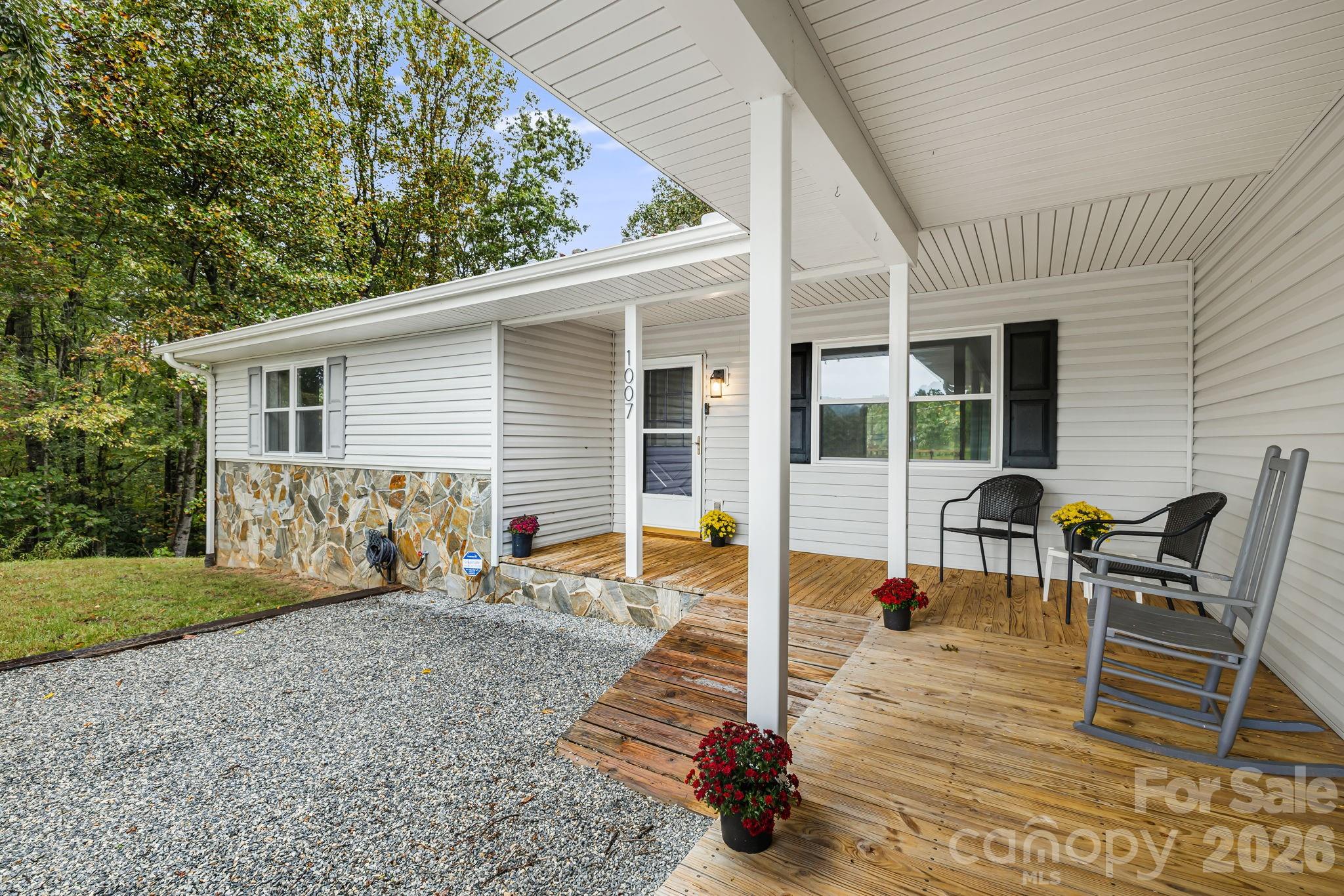 1007 Dula Road Property Photo 1
