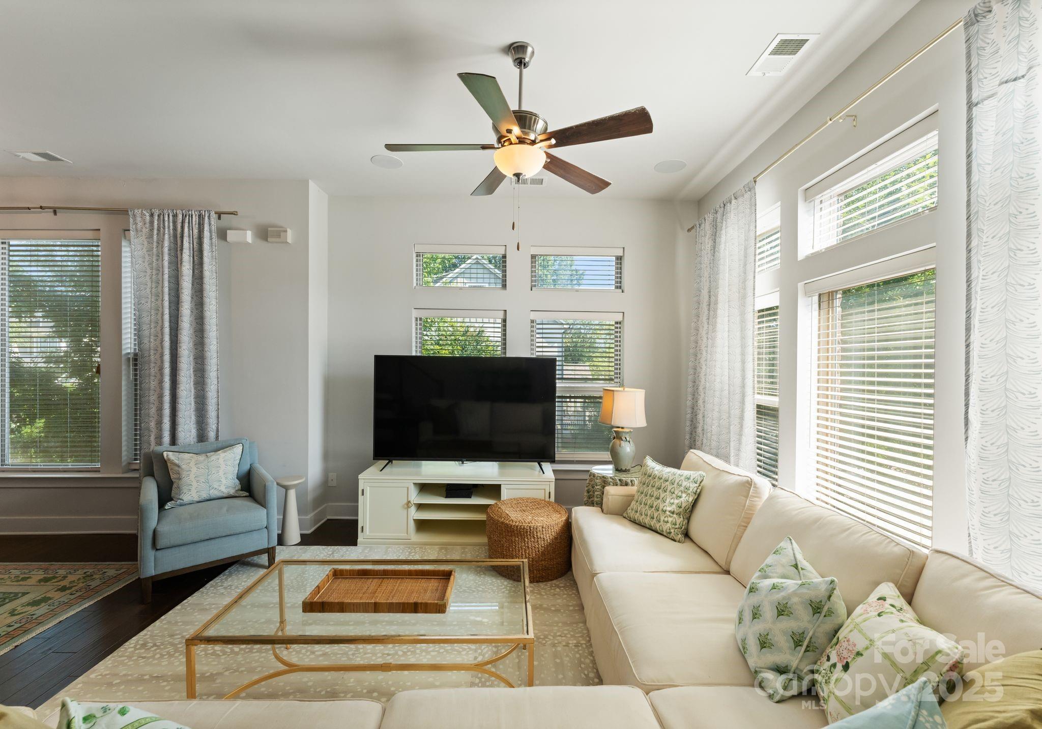 329 Ideal Way Property Photo 1