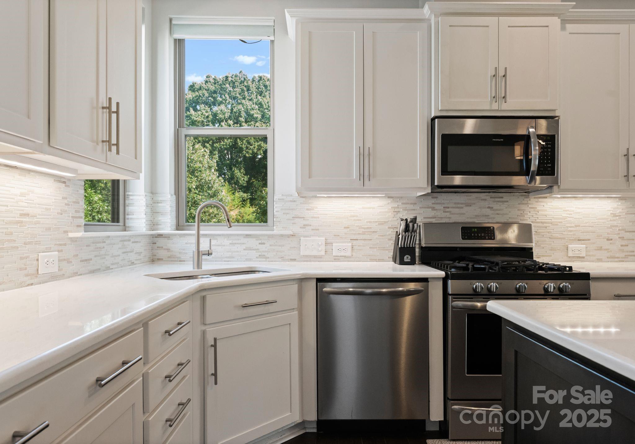 329 Ideal Way Property Photo 10