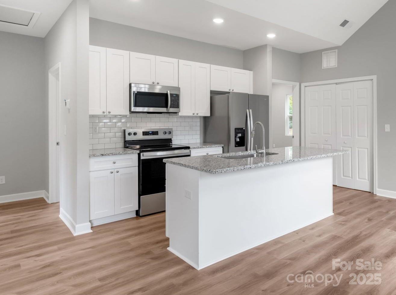 409 E Henderson Street Property Photo 8