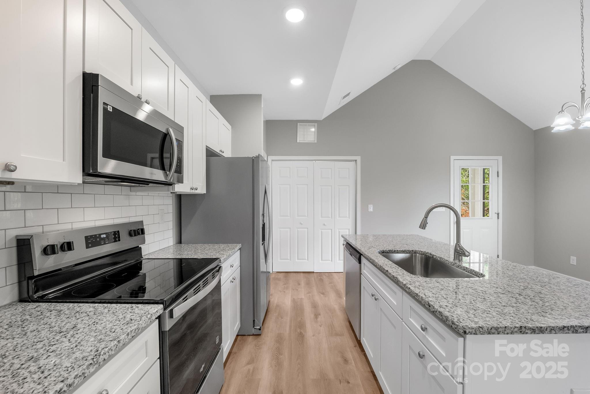 409 E Henderson Street Property Photo 10