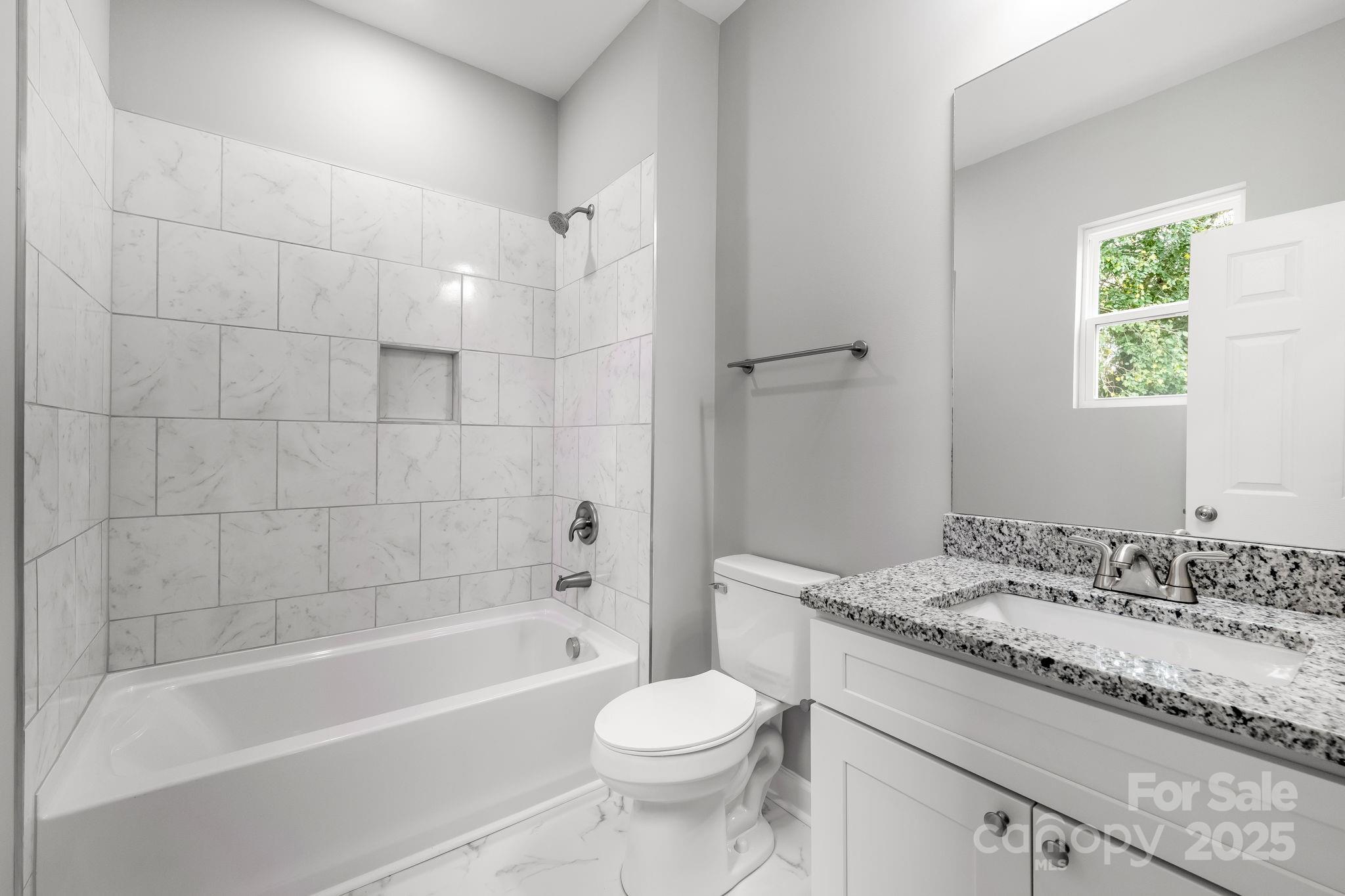 409 E Henderson Street Property Photo 15