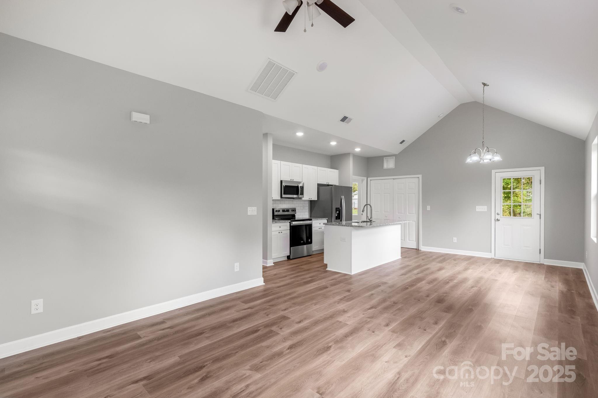 409 E Henderson Street Property Photo 20