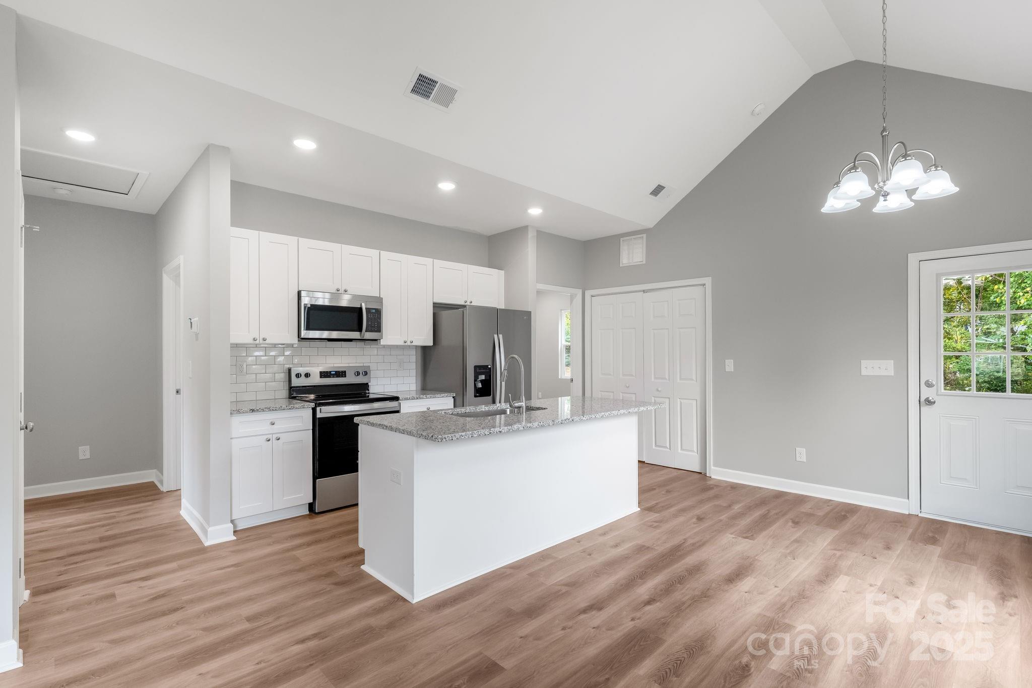 409 E Henderson Street Property Photo 24