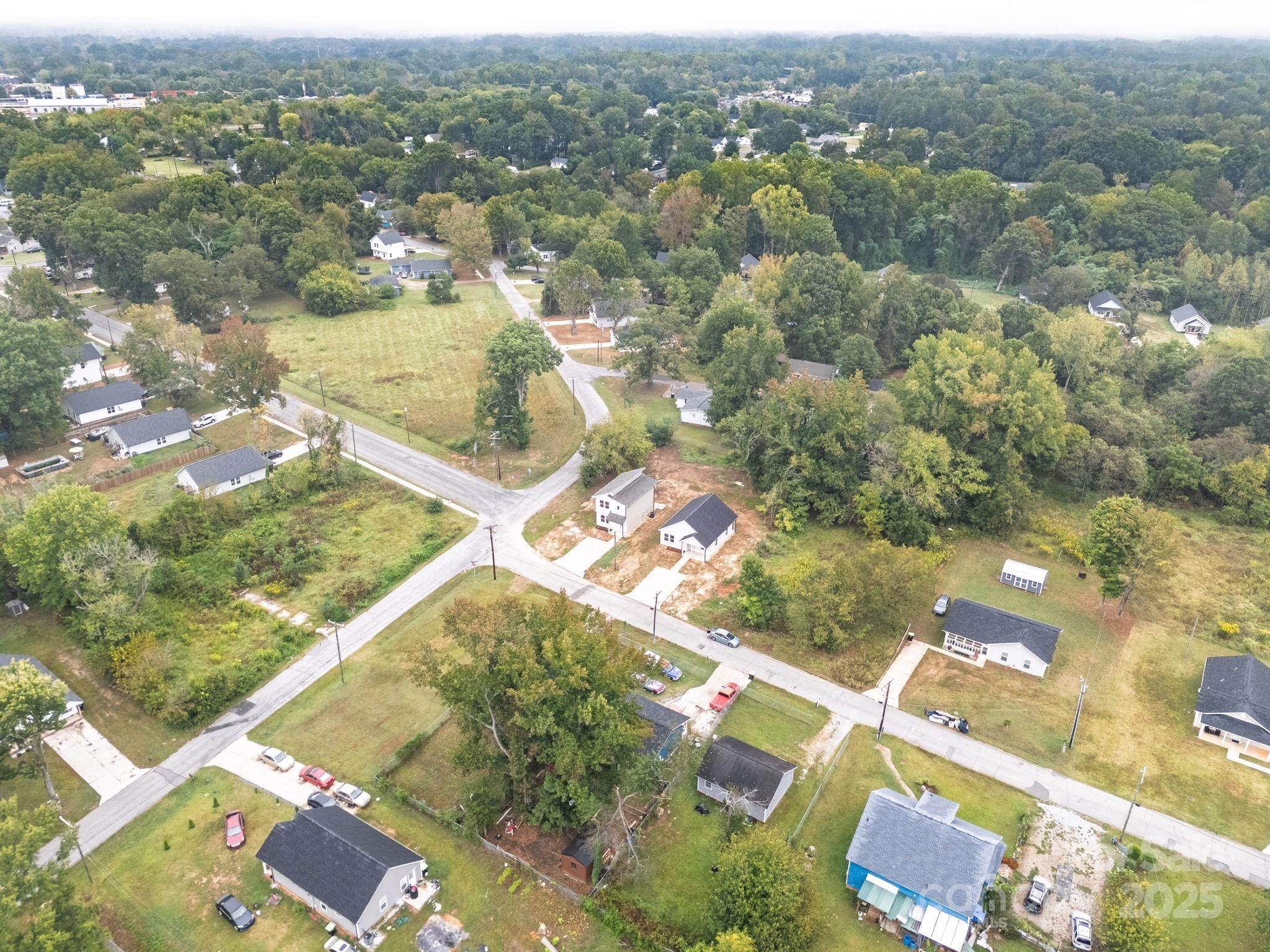 409 E Henderson Street Property Photo 41