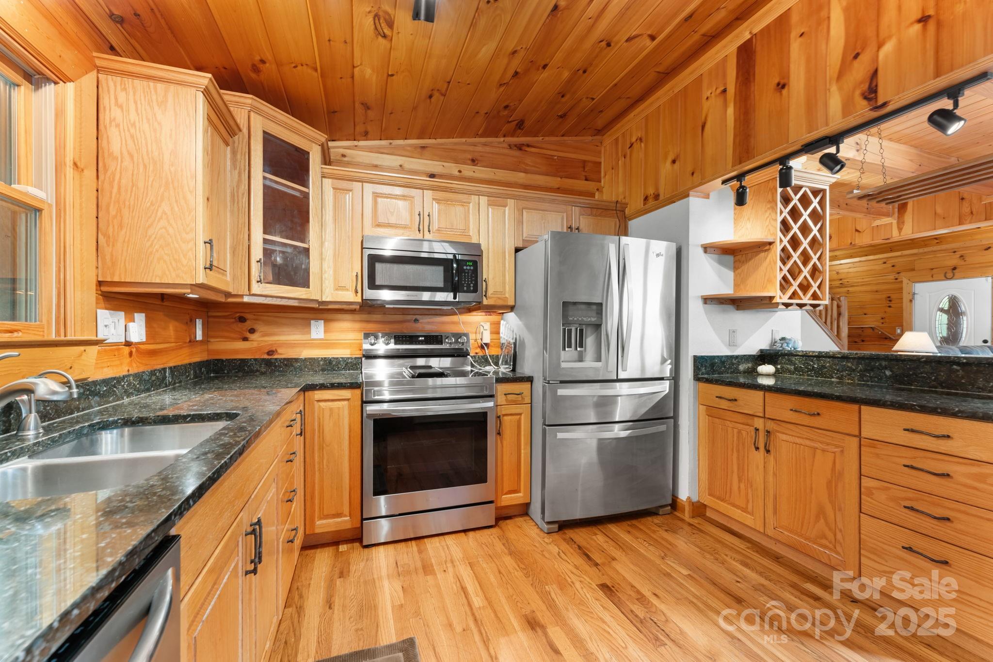 80 Slow Lane Property Photo 11
