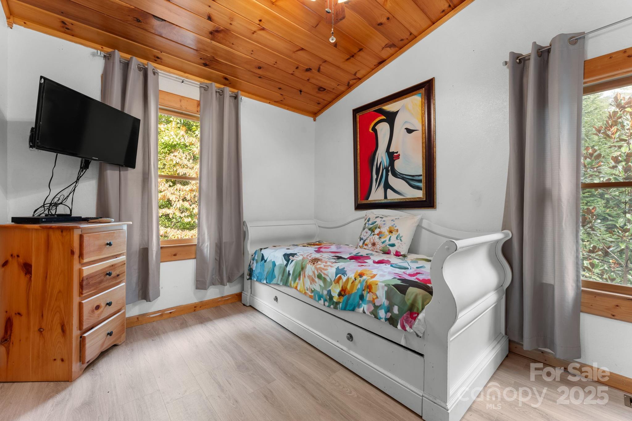 80 Slow Lane Property Photo 29
