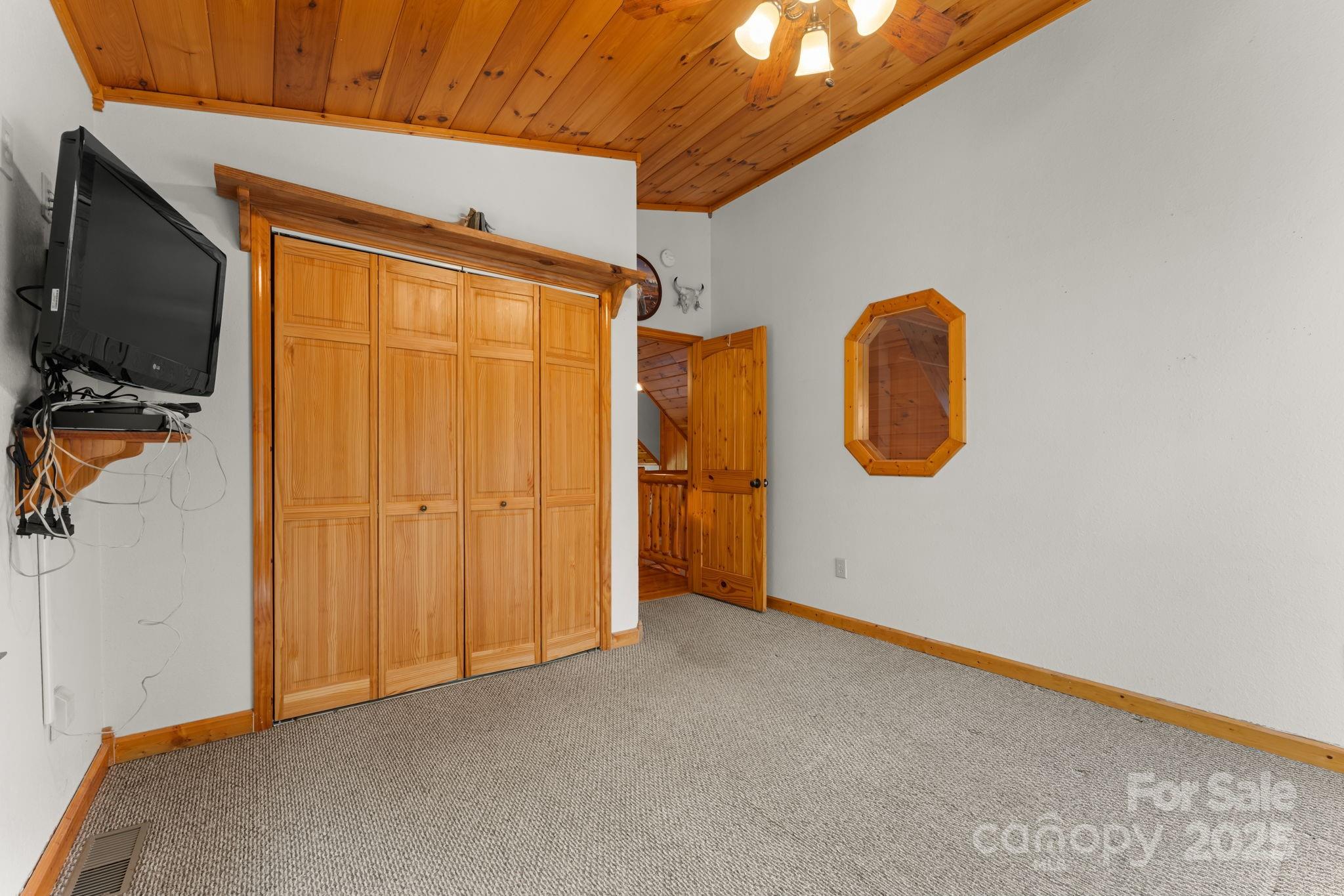 80 Slow Lane Property Photo 35