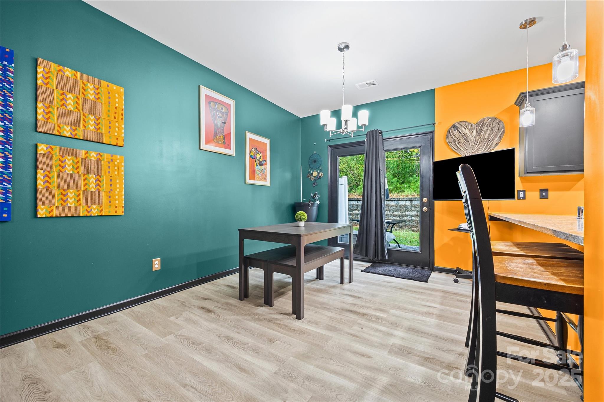 8105 Alderton Lane Property Photo 8