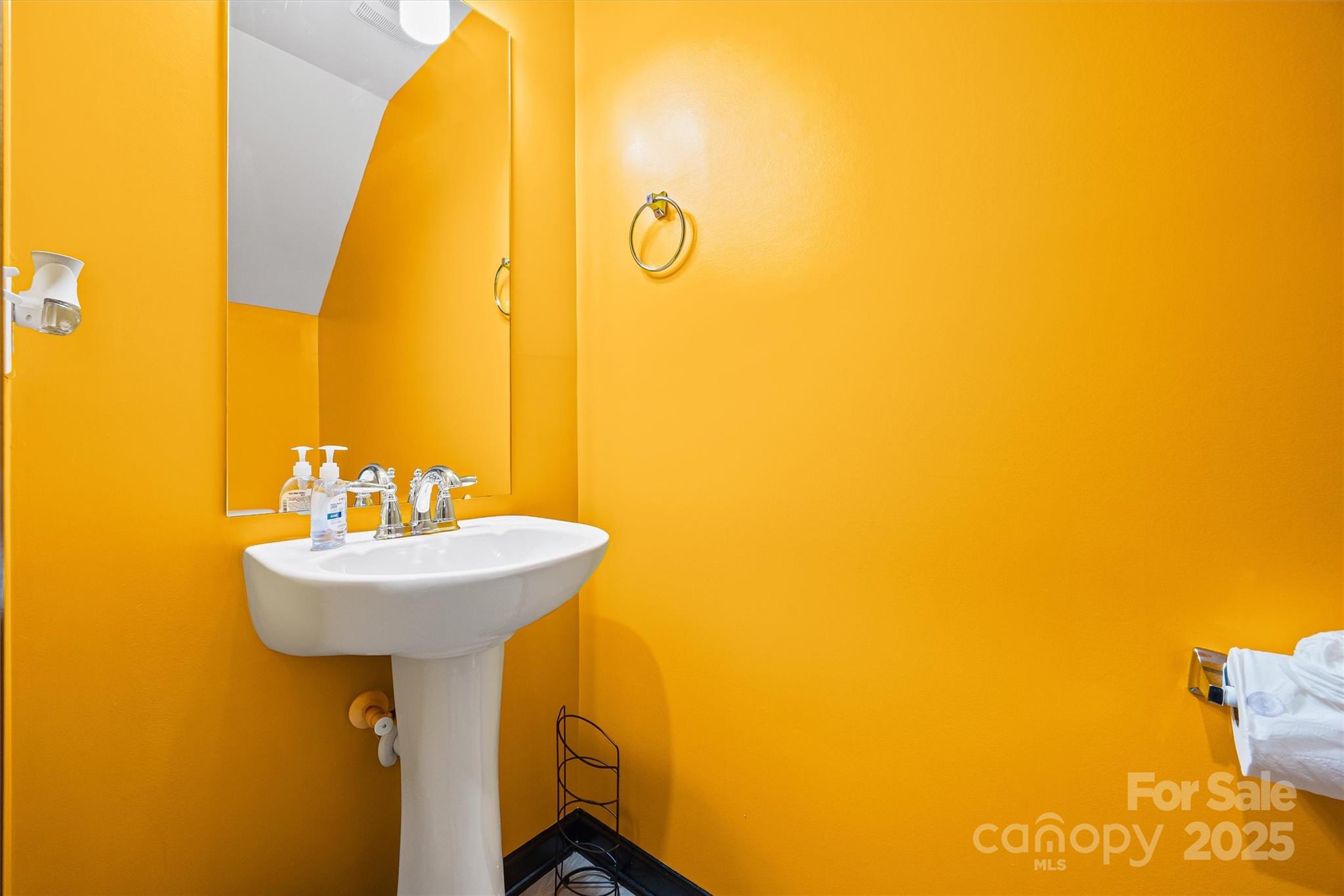 8105 Alderton Lane Property Photo 14