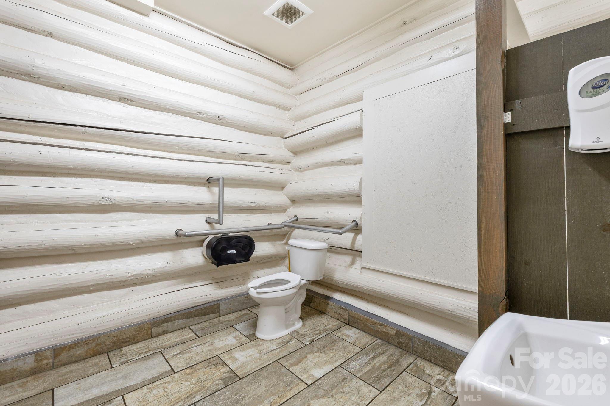 1196 N Country Club Road Property Photo 12