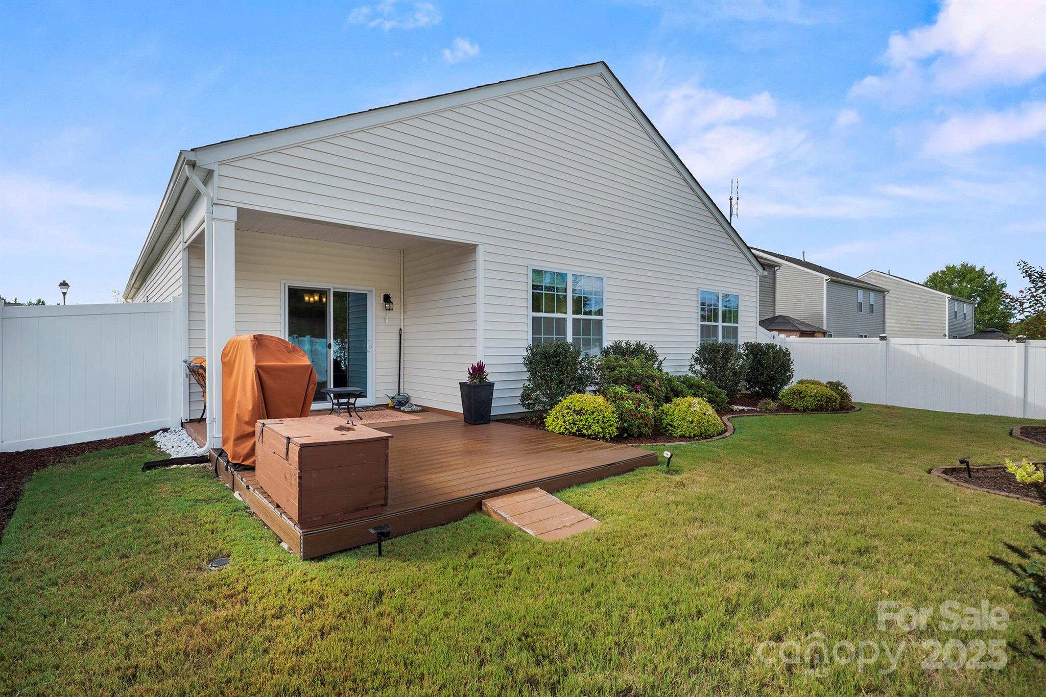 2422 Sugar Court Property Photo 3