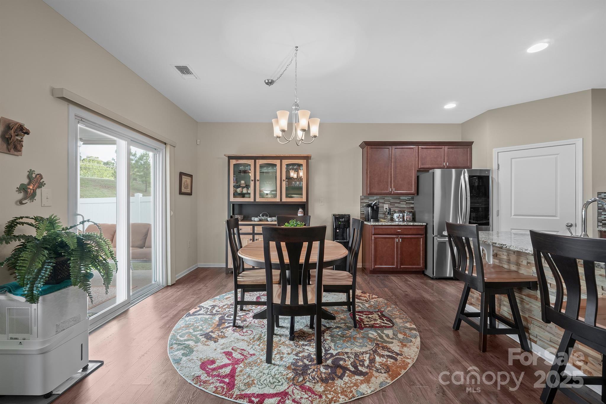 2422 Sugar Court Property Photo 8