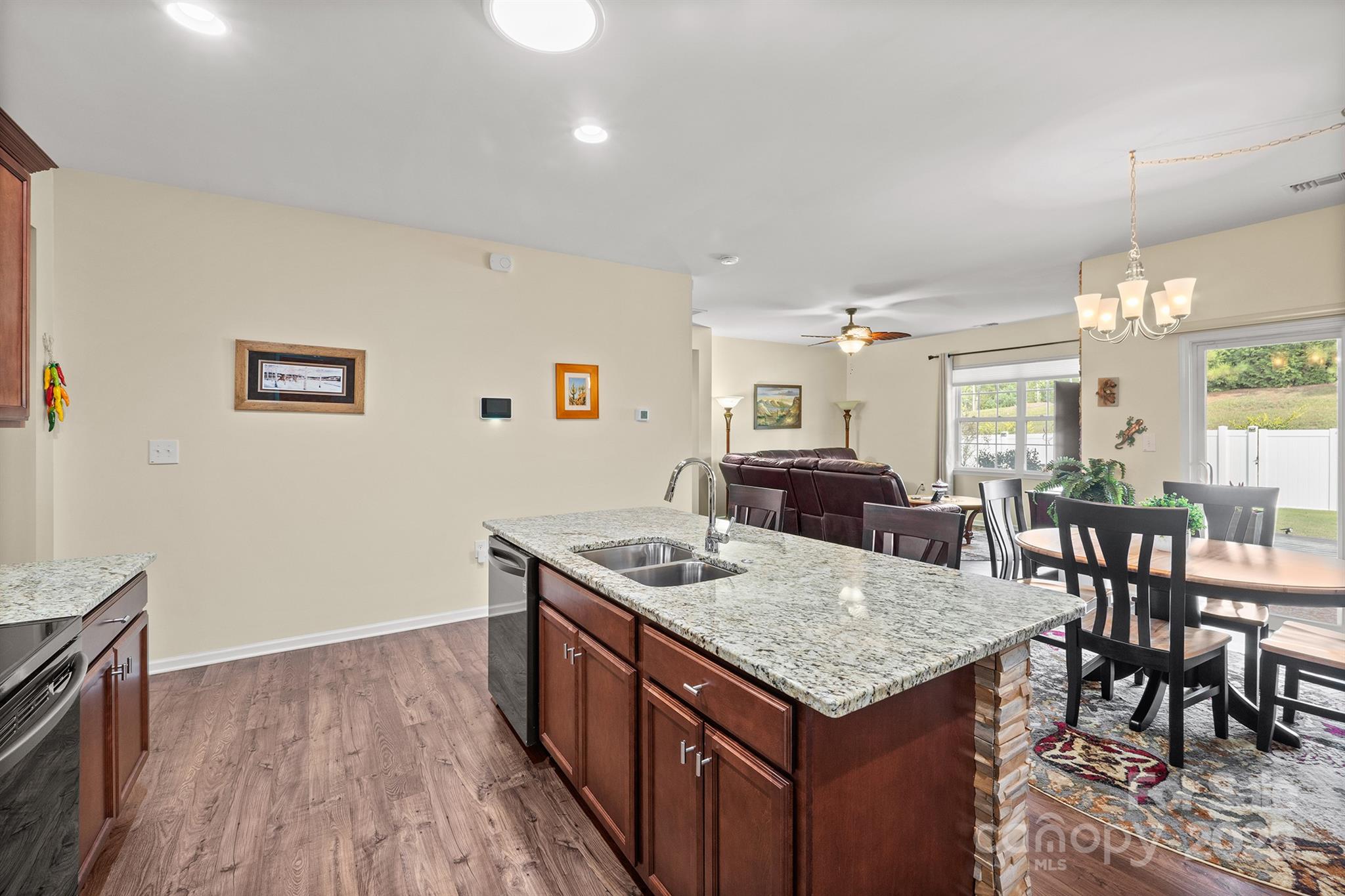 2422 Sugar Court Property Photo 11