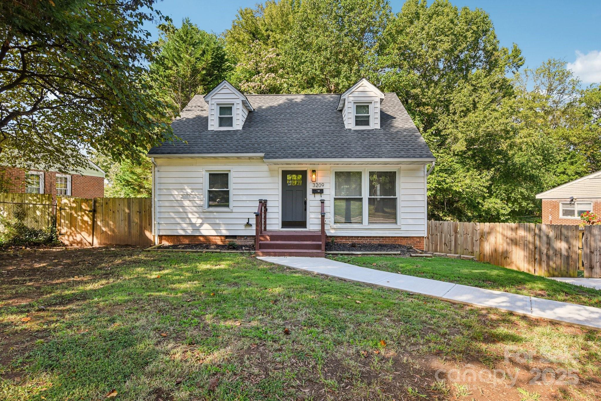 3209 Eastwood Drive Property Photo 1