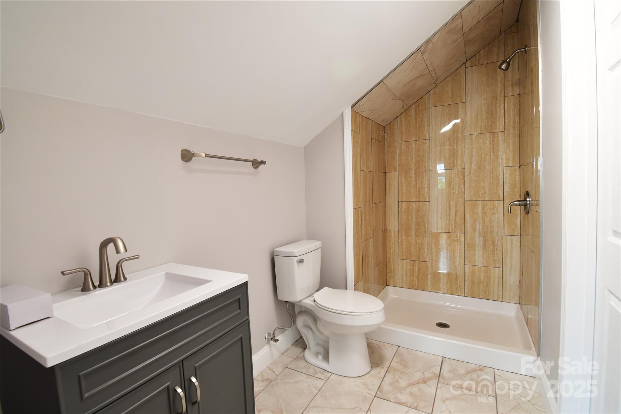 223 N Main Street Property Photo 18