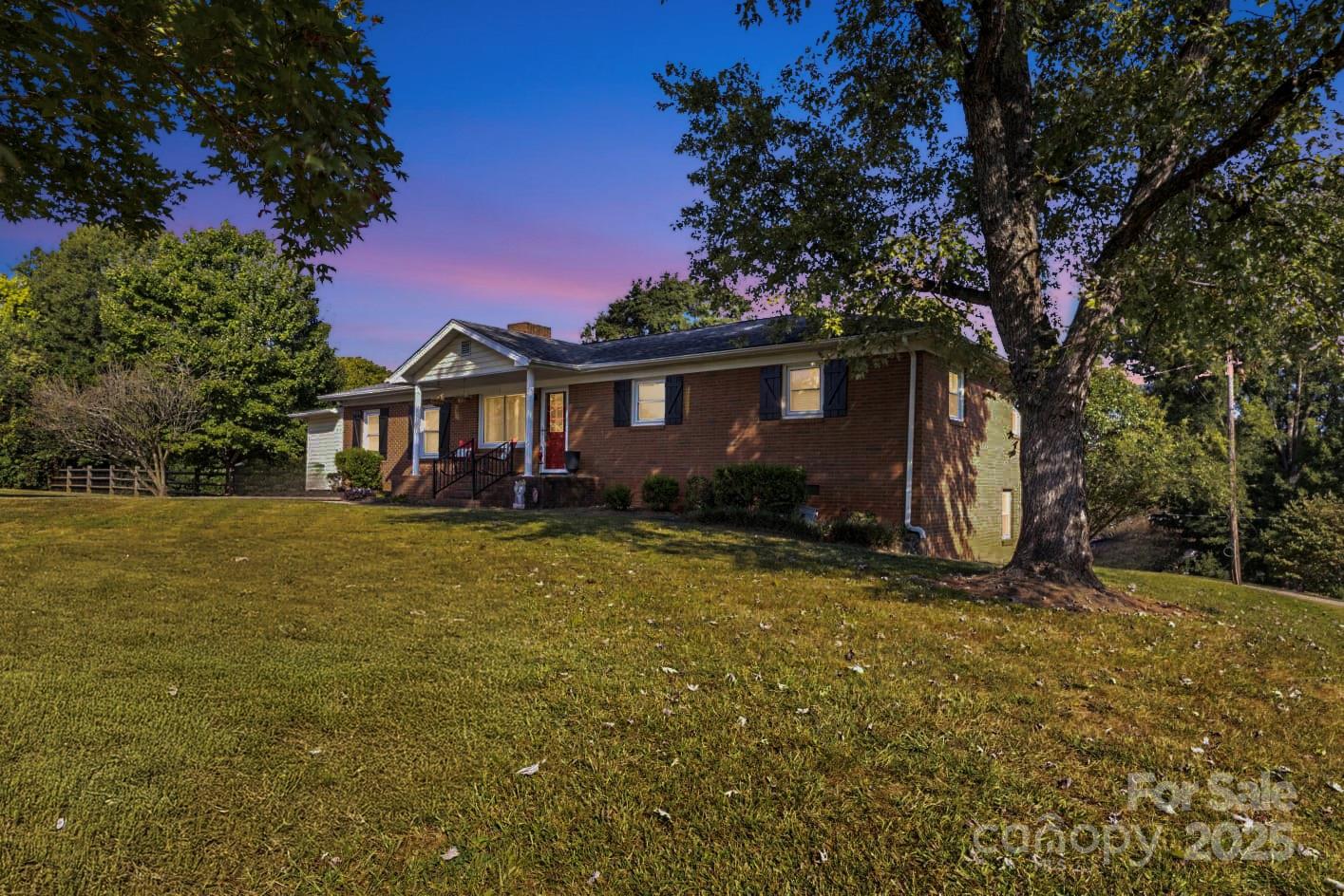 114 Warren Drive Property Photo 1