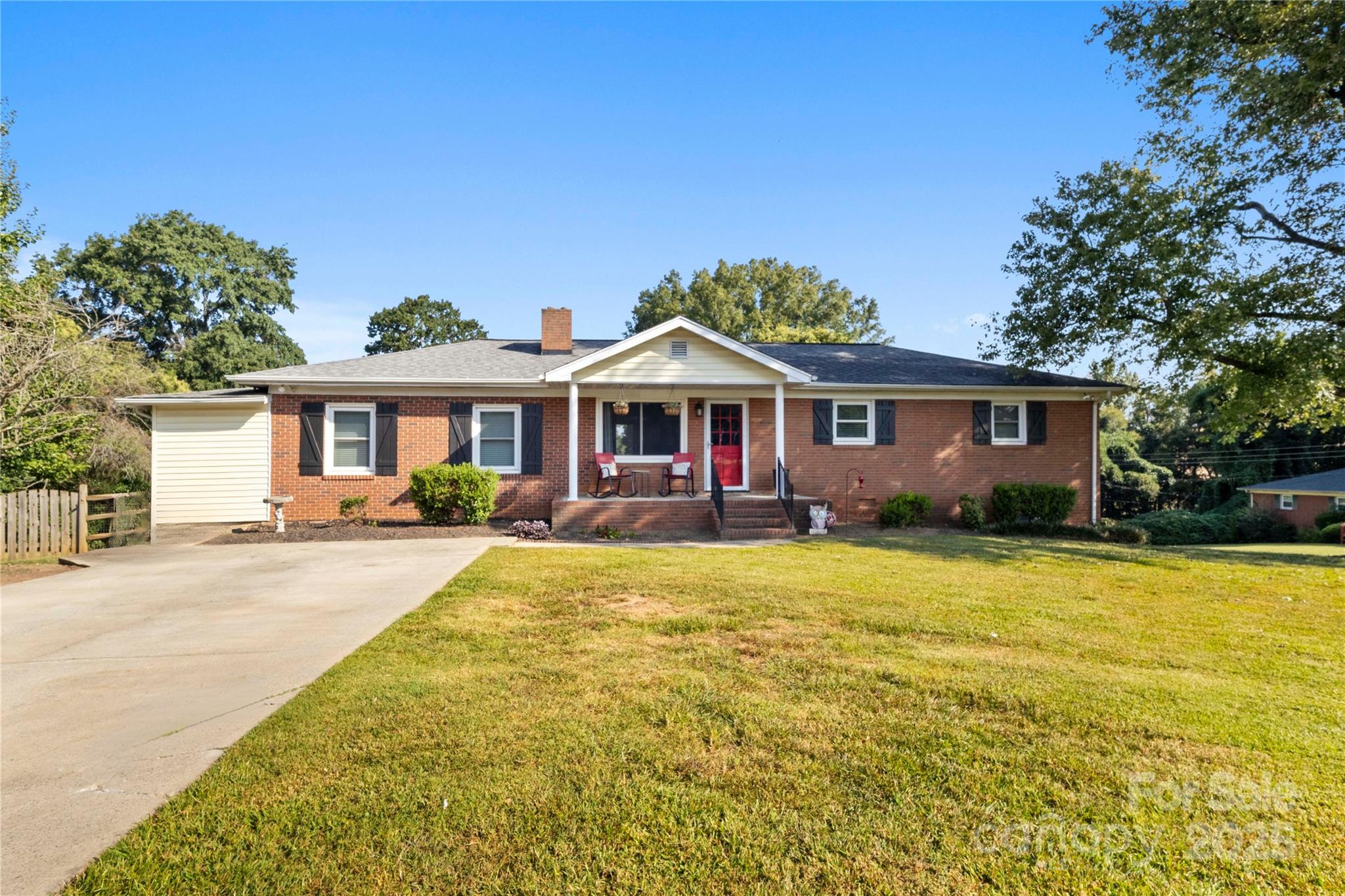 114 Warren Drive Property Photo 5