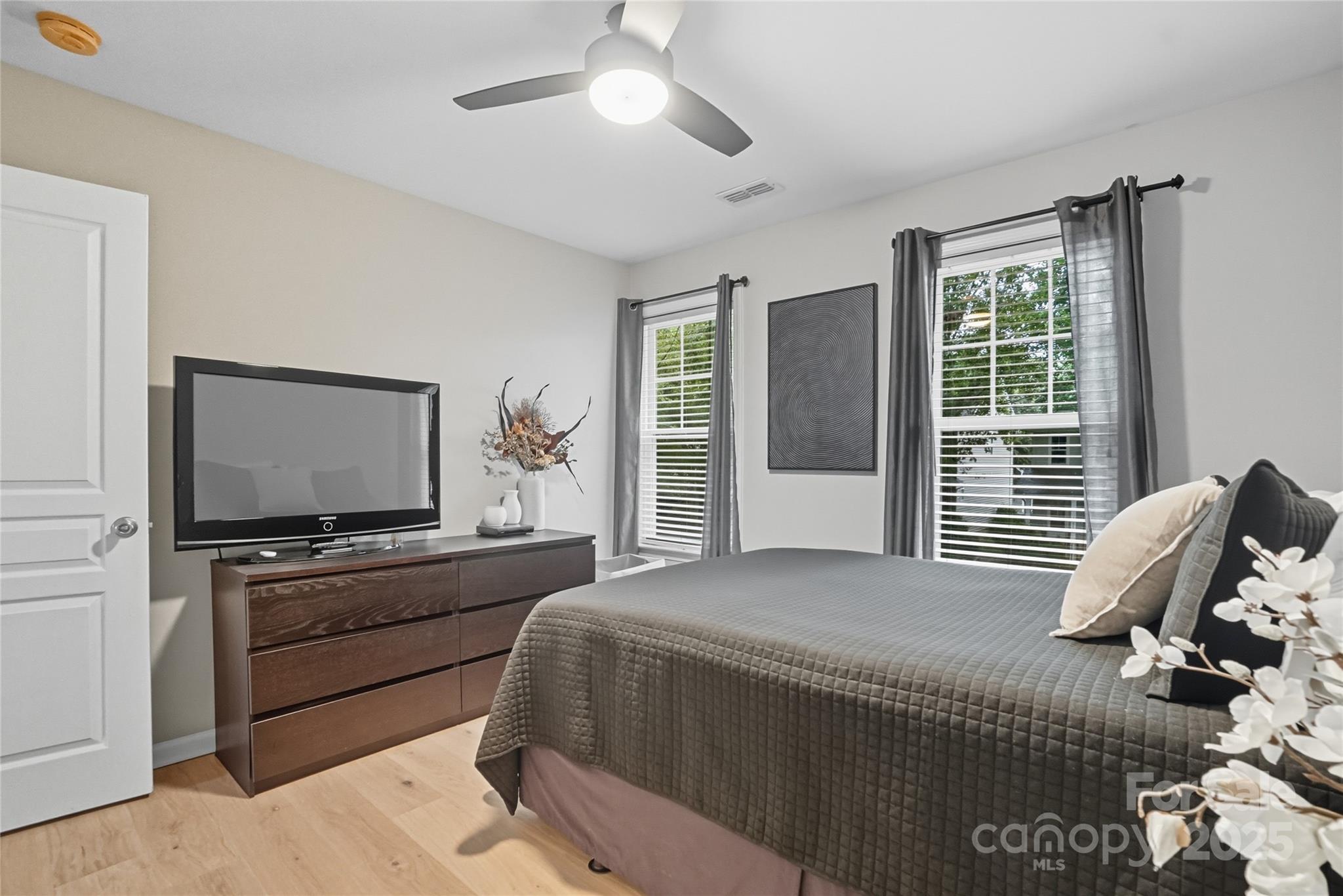 10048 Switchyard Drive Property Photo 28