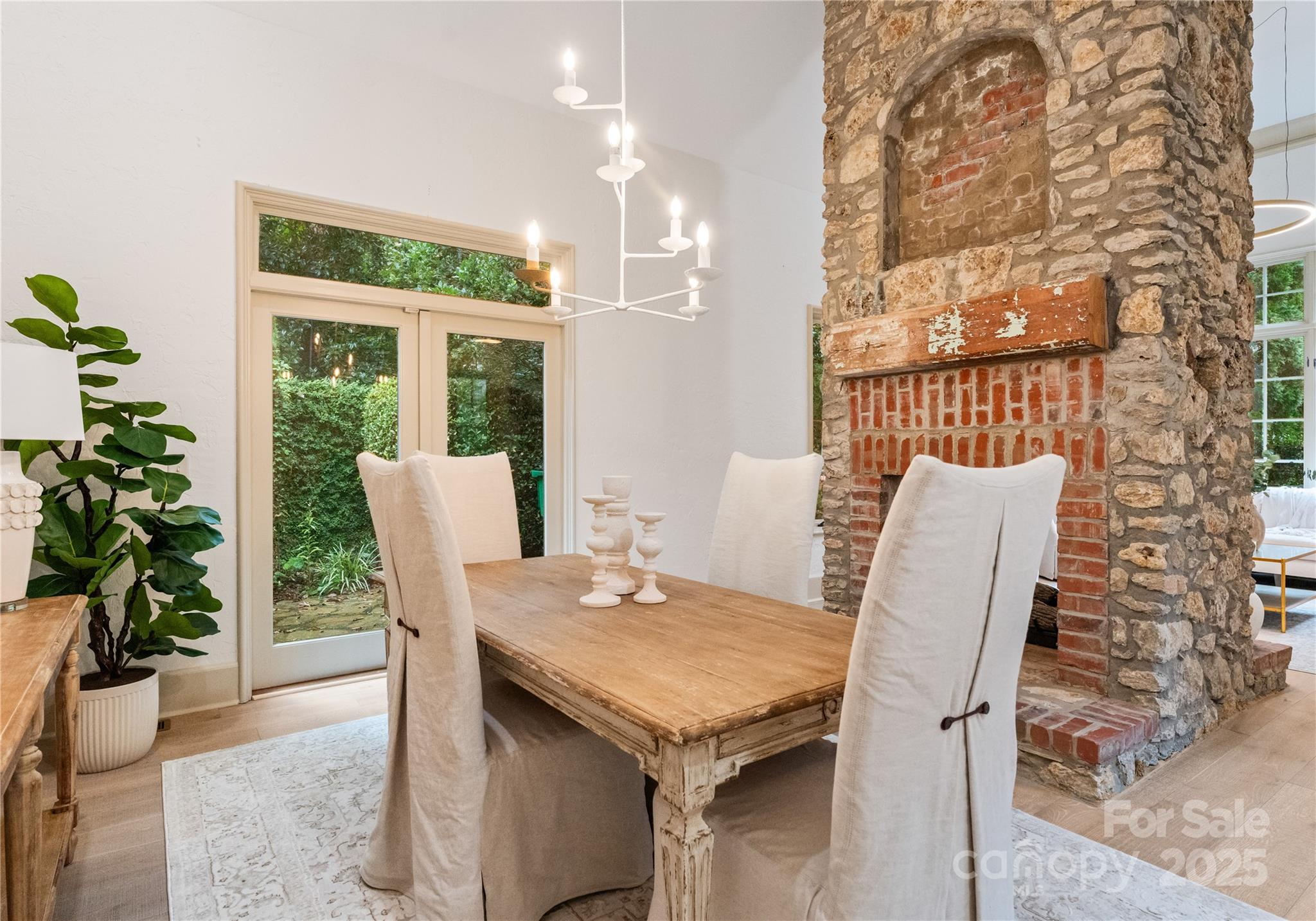 2415 La Maison Drive Property Photo 3