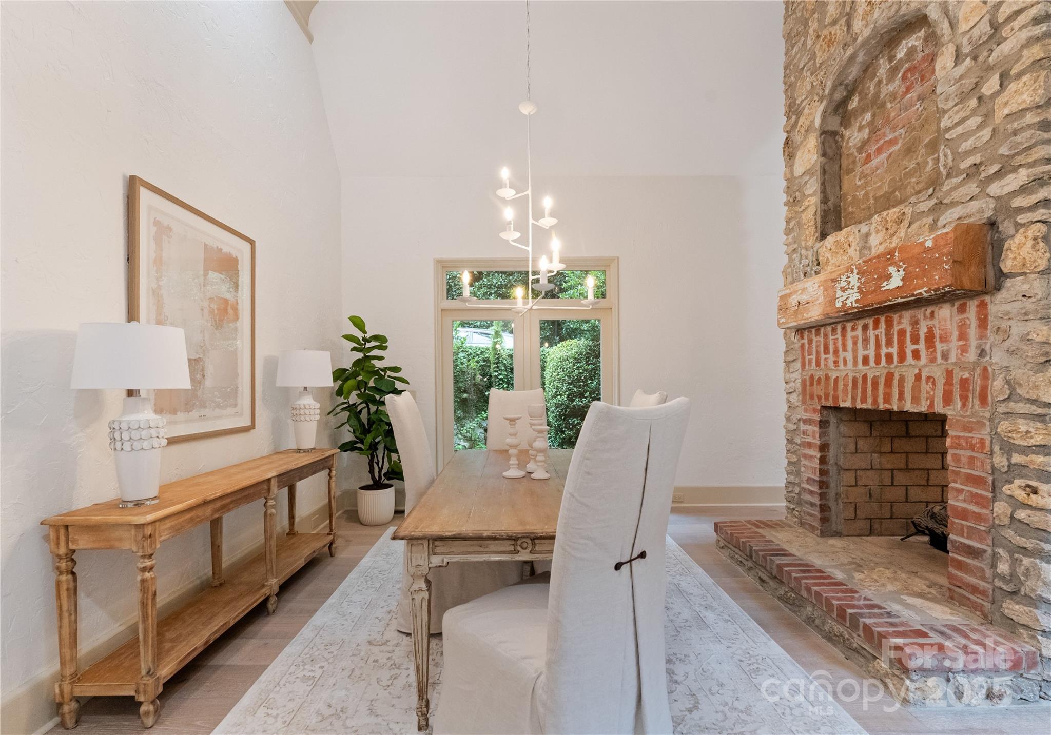 2415 La Maison Drive Property Photo 4