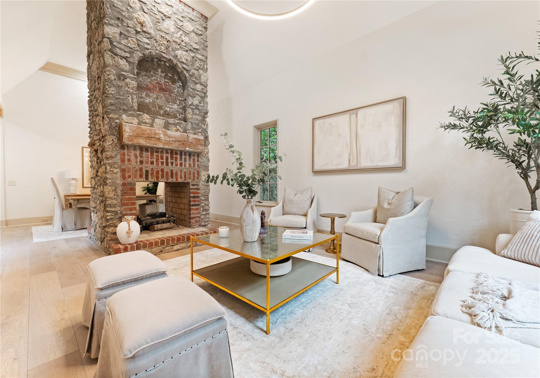 2415 La Maison Drive Property Photo 5