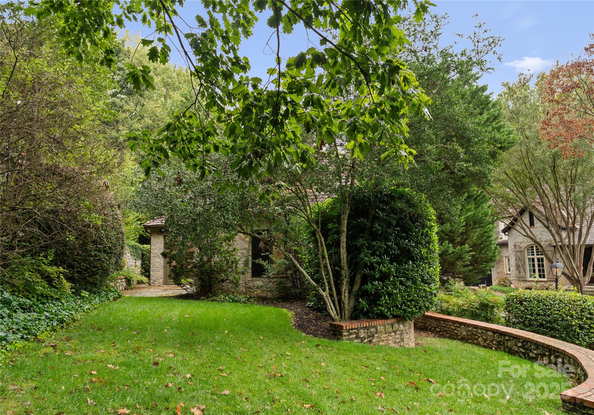 2415 La Maison Drive Property Photo 24