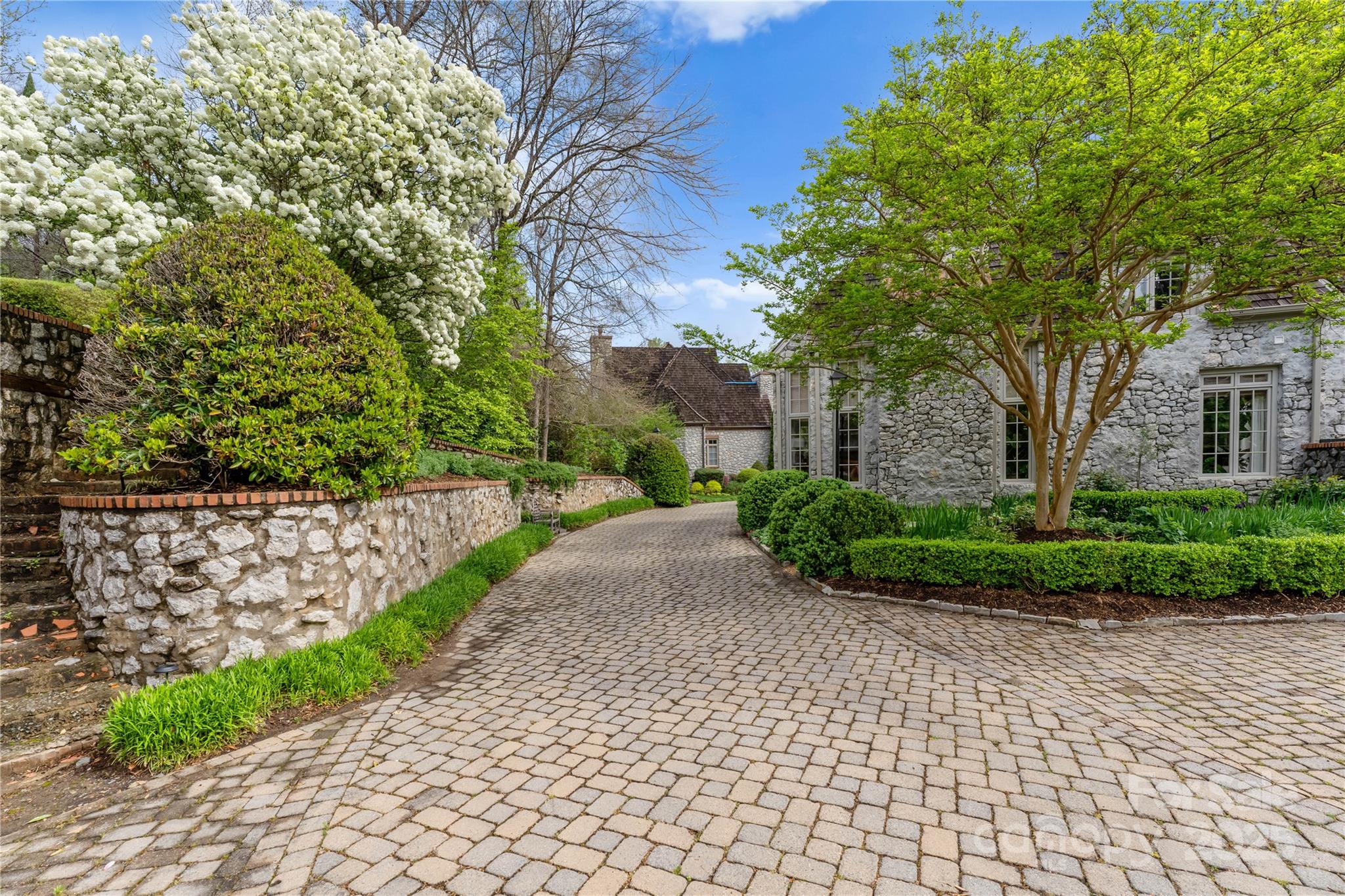 2415 La Maison Drive Property Photo 28