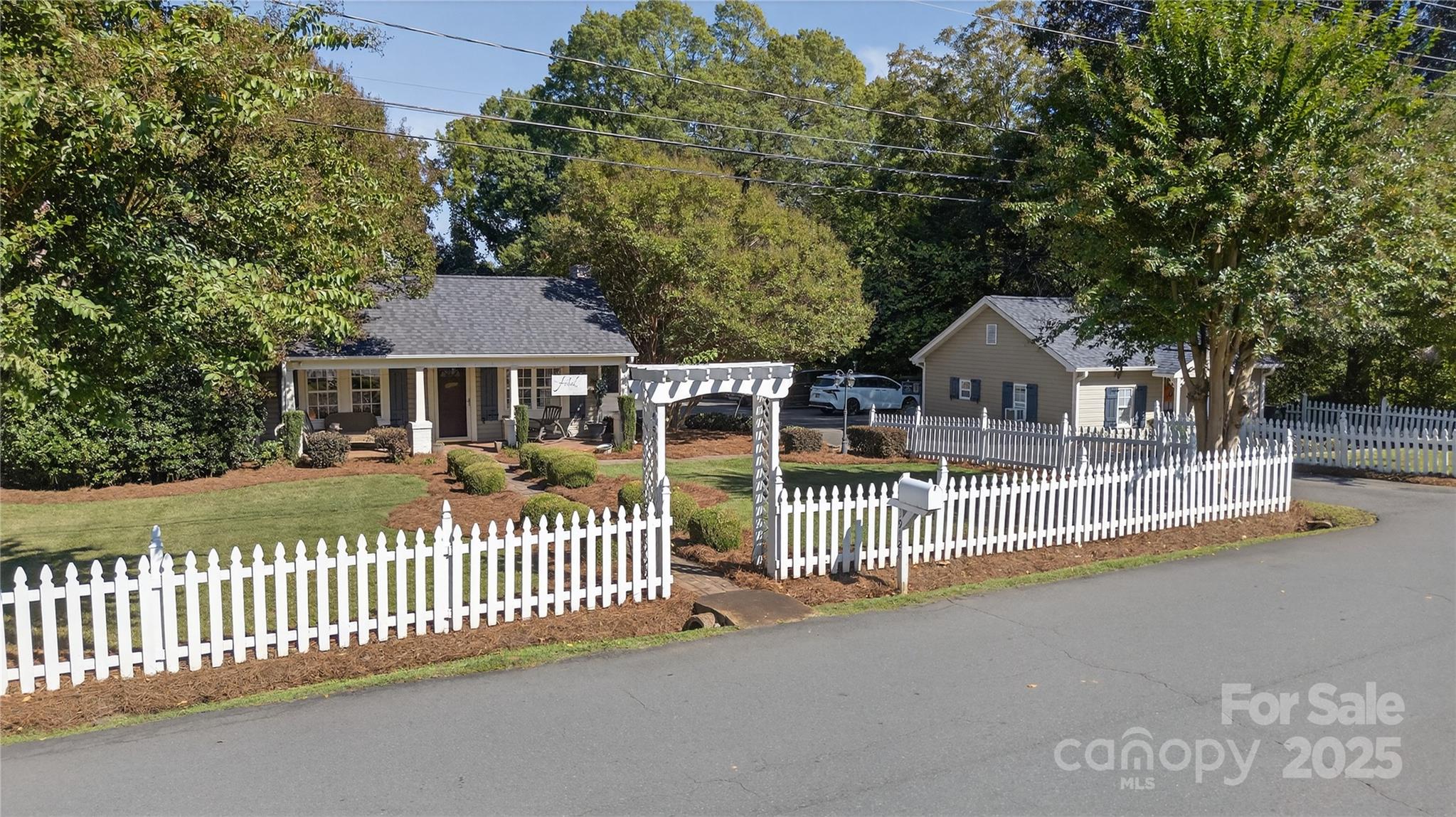 19428 Zion Avenue Property Photo 2