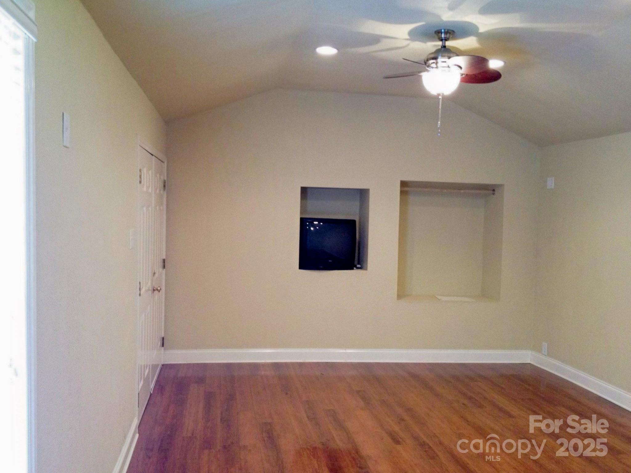 19428 Zion Avenue Property Photo 38