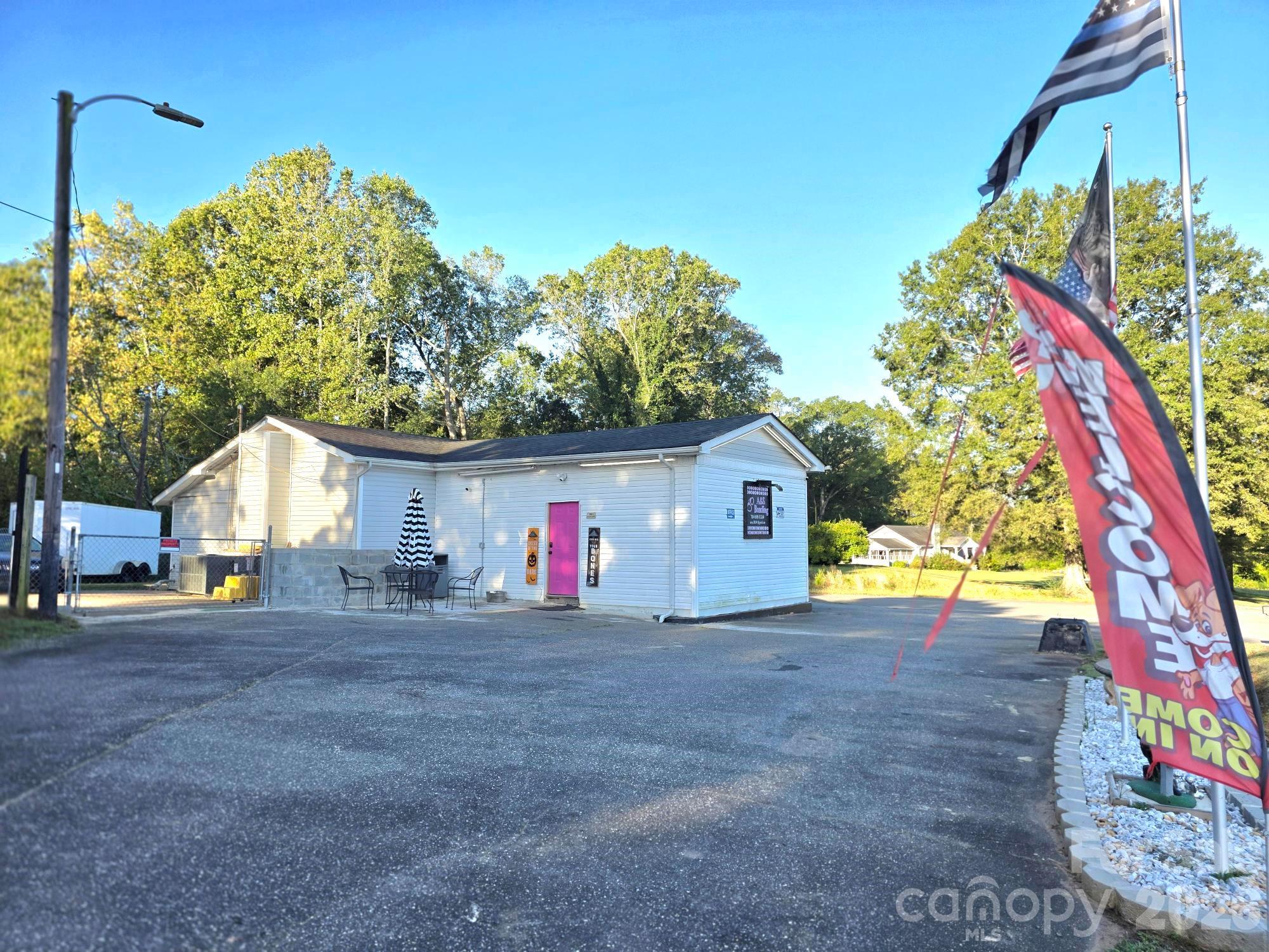 1437 Tryon Courthouse Road Property Photo 1