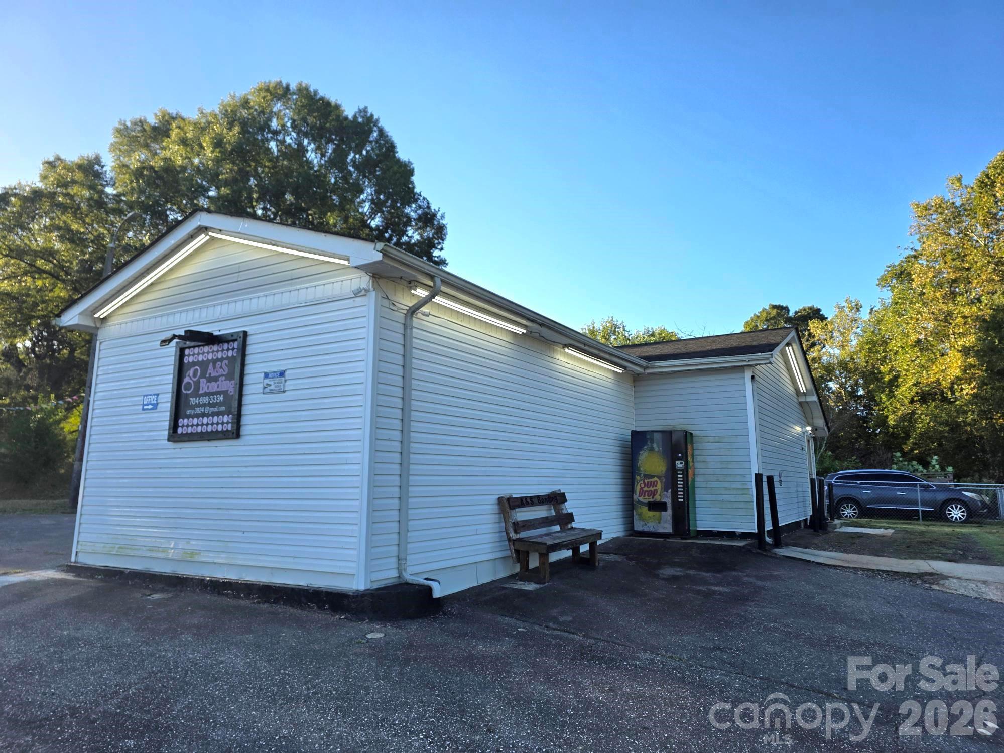 1437 Tryon Courthouse Road Property Photo 2