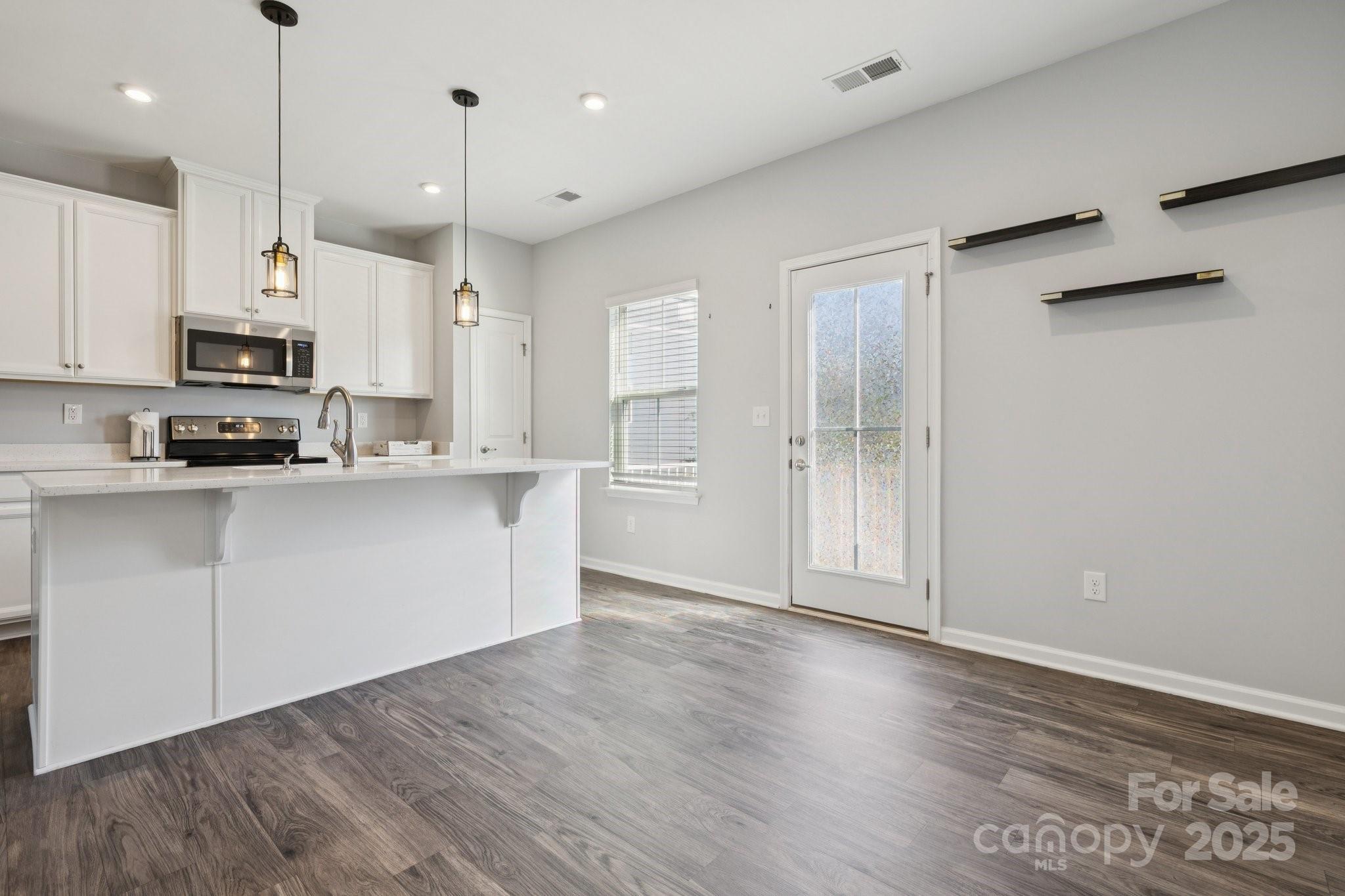 10832 Overlook Mountain Drive Property Photo 3