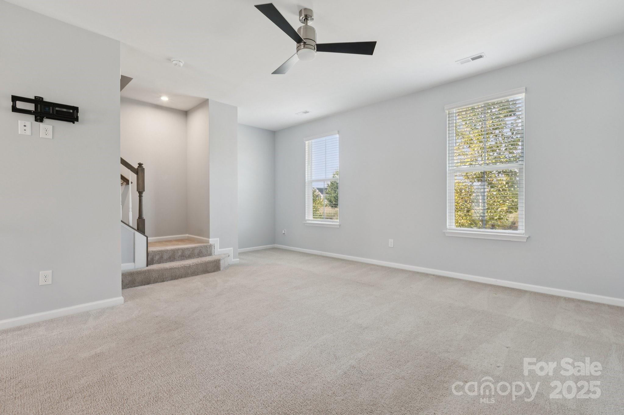 10832 Overlook Mountain Drive Property Photo 4