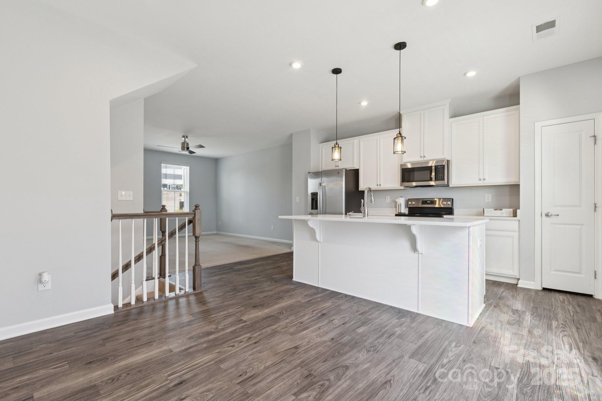 10832 Overlook Mountain Drive Property Photo 12