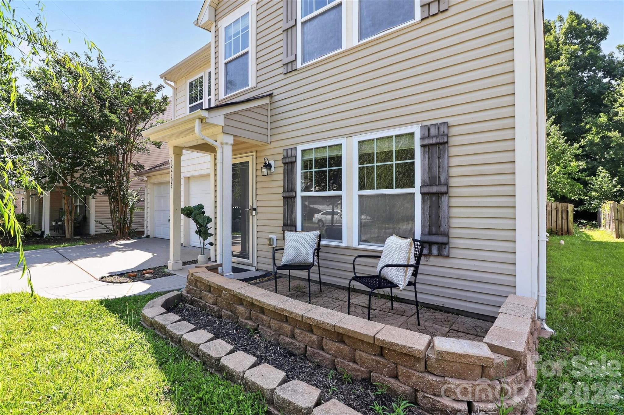 15705 Lakepoint Forest Drive Property Photo 3