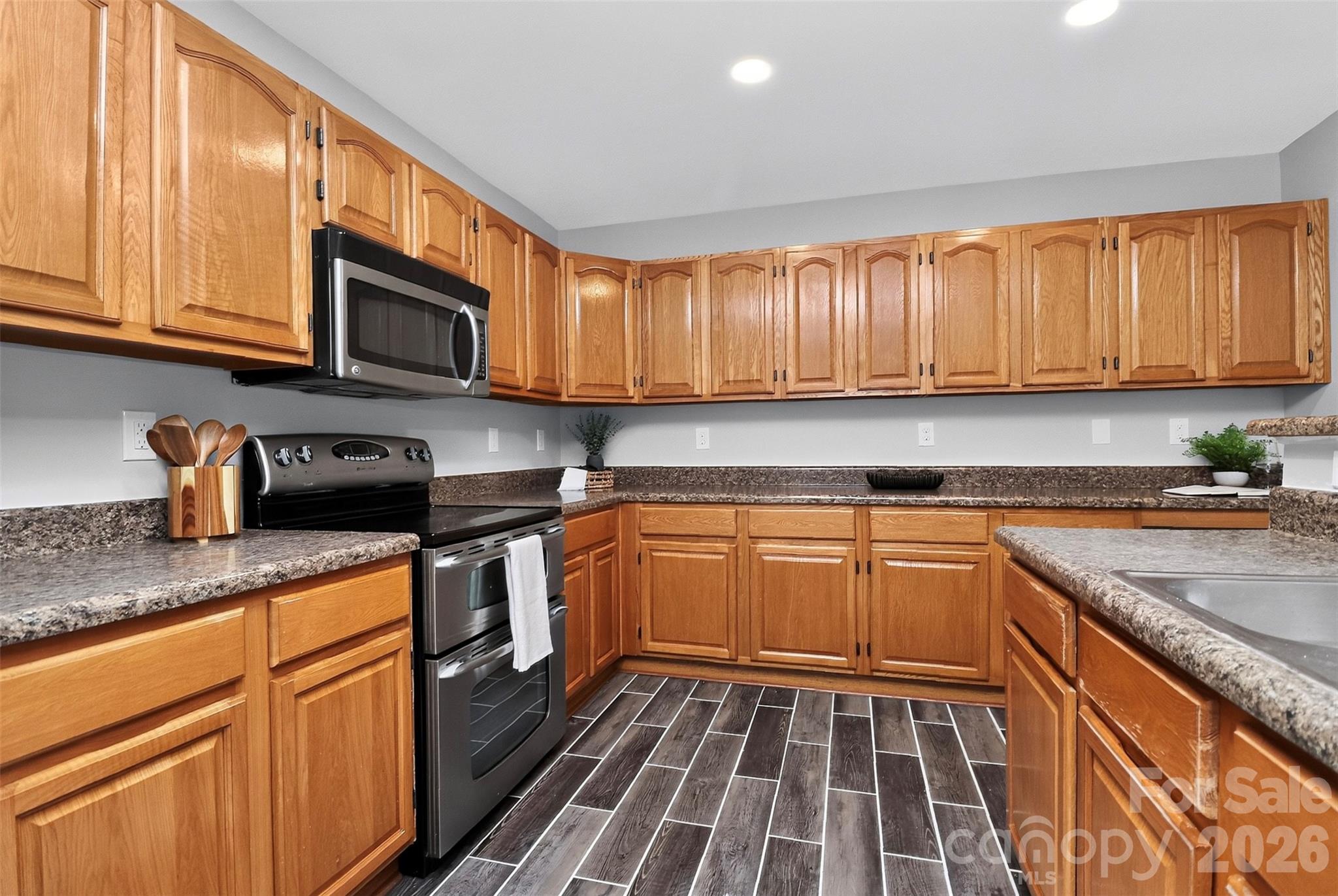 15705 Lakepoint Forest Drive Property Photo 4