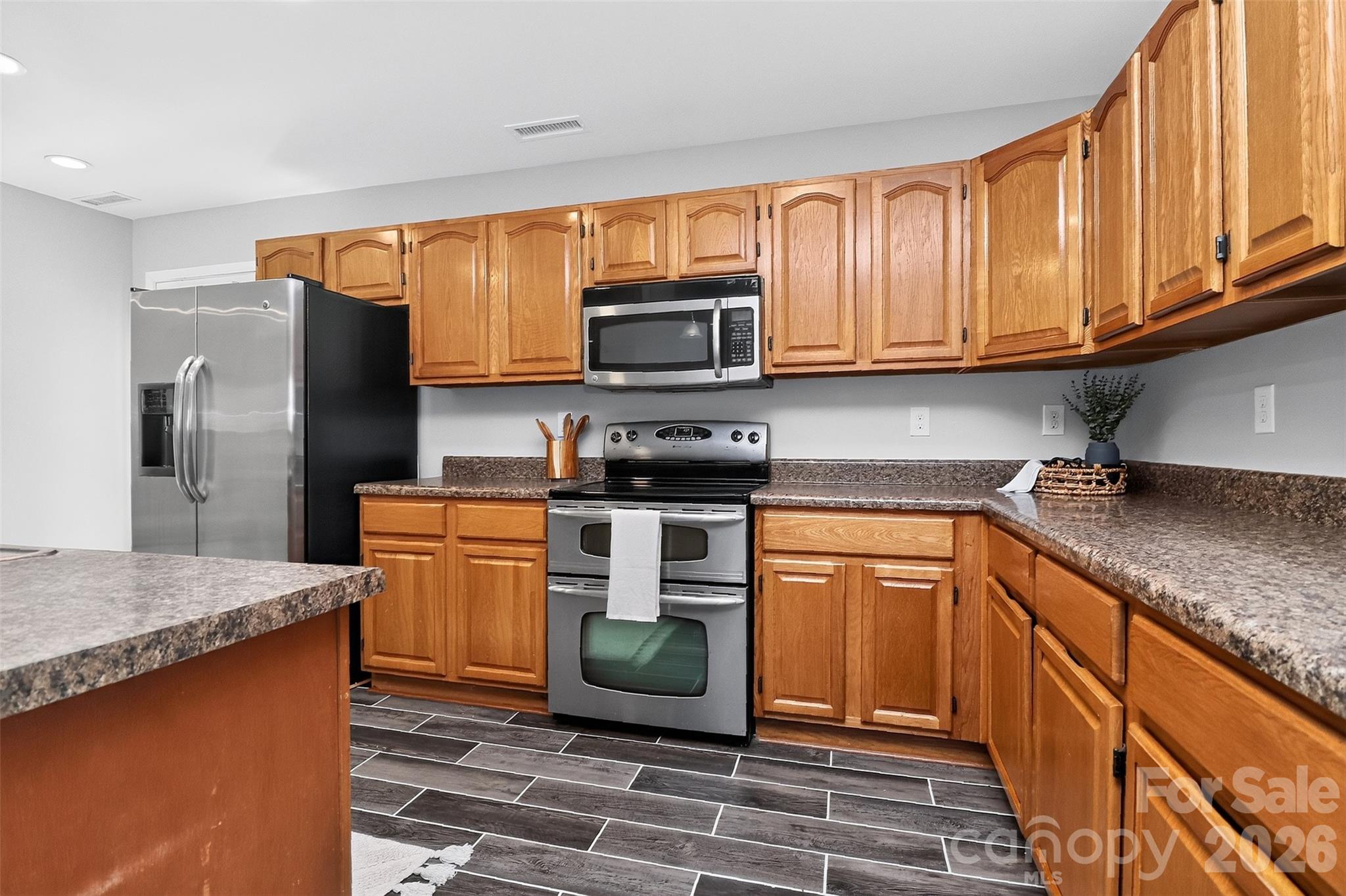 15705 Lakepoint Forest Drive Property Photo 5