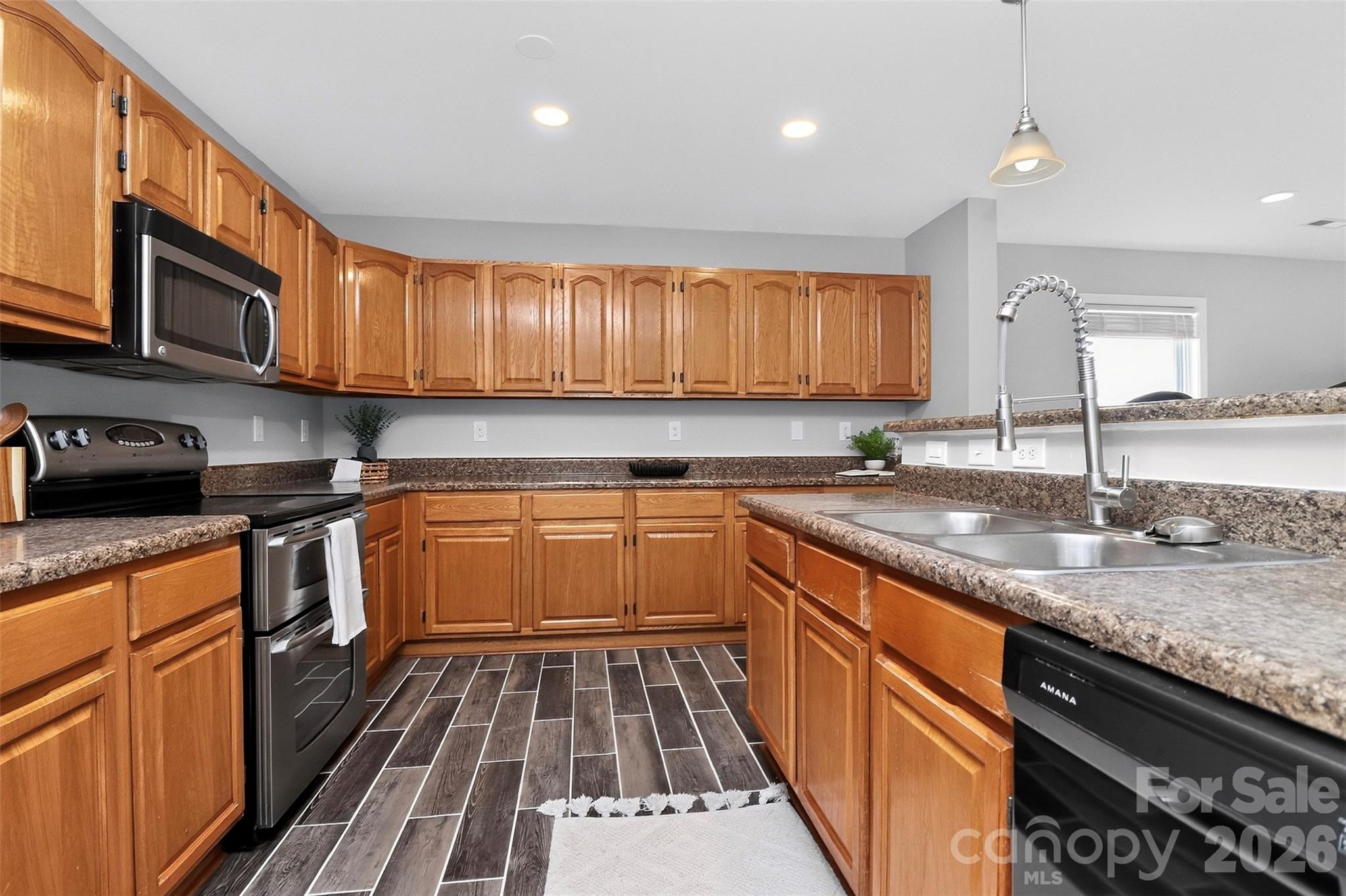15705 Lakepoint Forest Drive Property Photo 7
