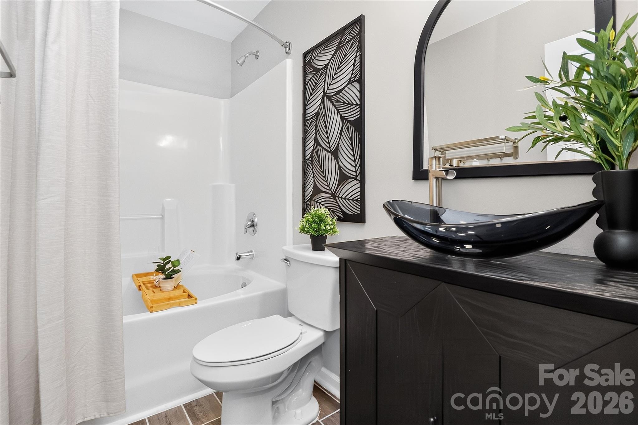 15705 Lakepoint Forest Drive Property Photo 13